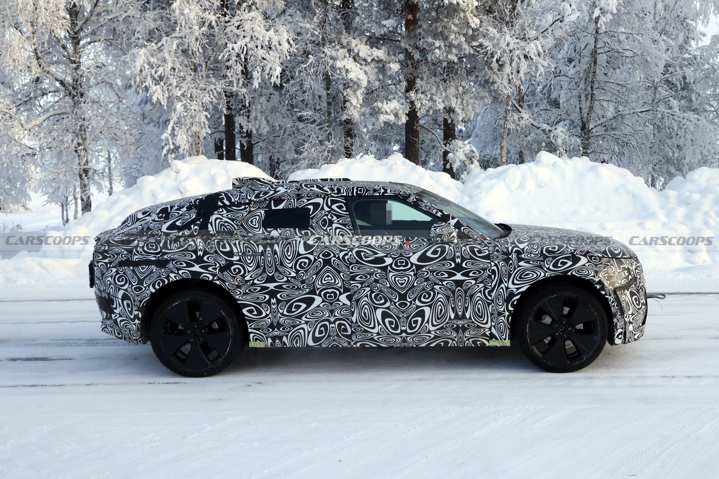 2027 Range Rover Velar 212 14