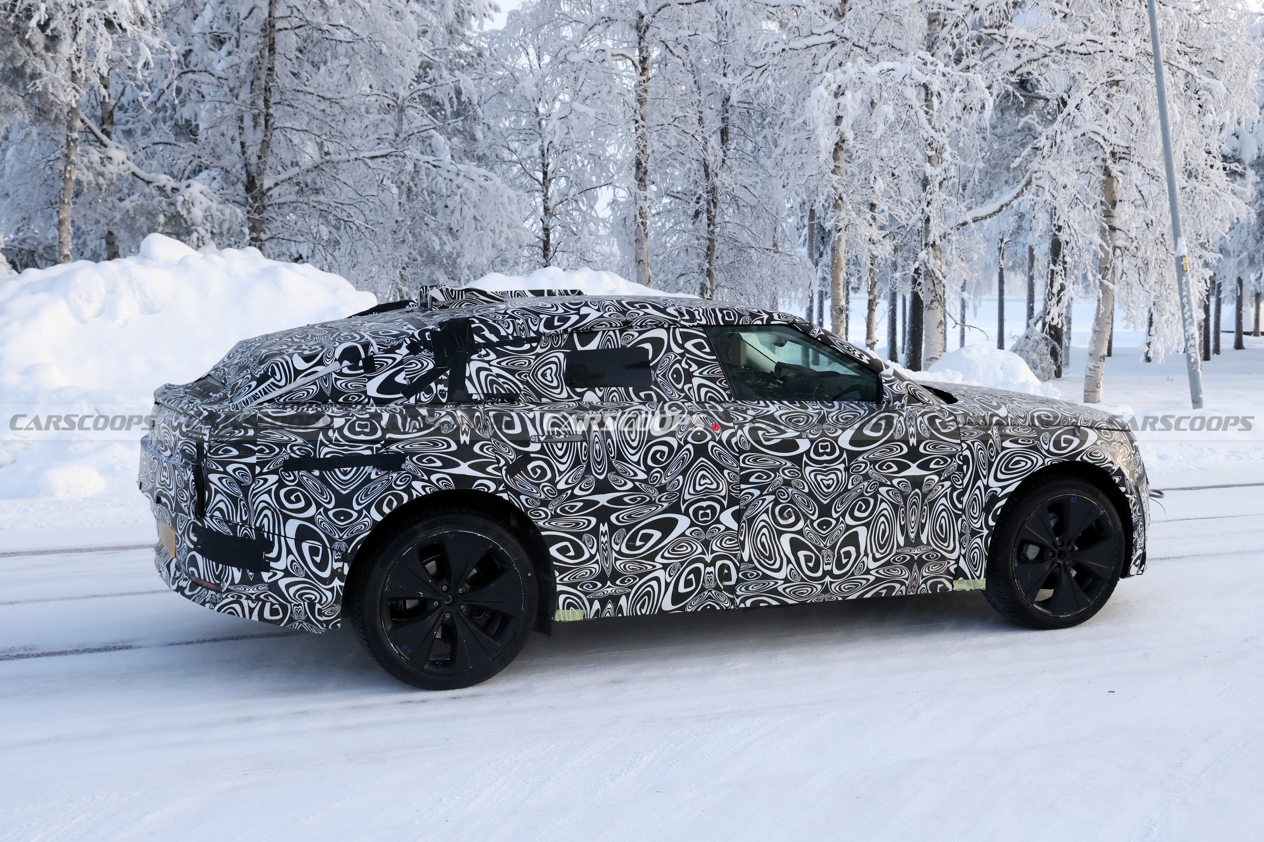 2027 Range Rover Velar 212 15