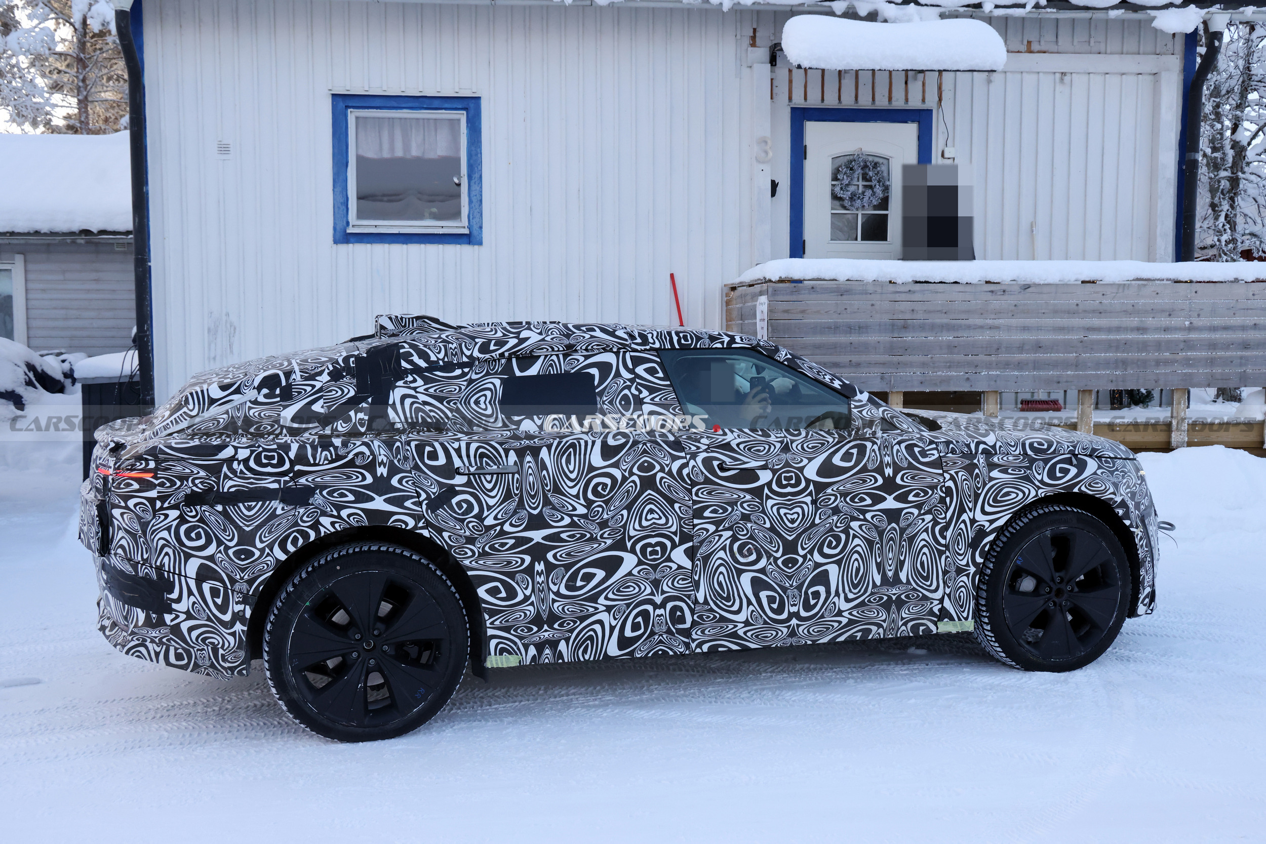 2027 Range Rover Velar 212 3