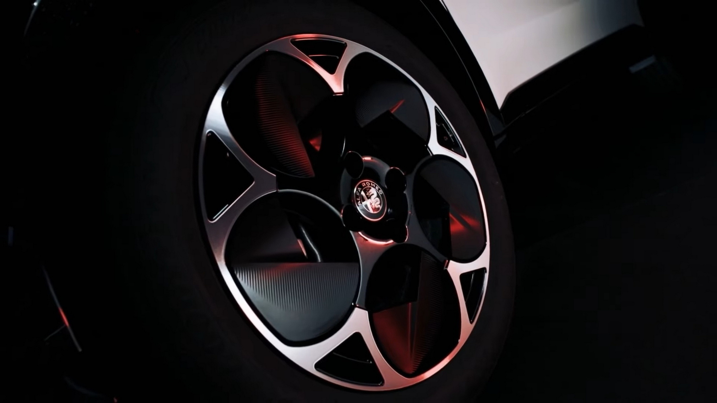 Alfa Romeo Junior Ibrida Edizione Bianco - Japan (16)