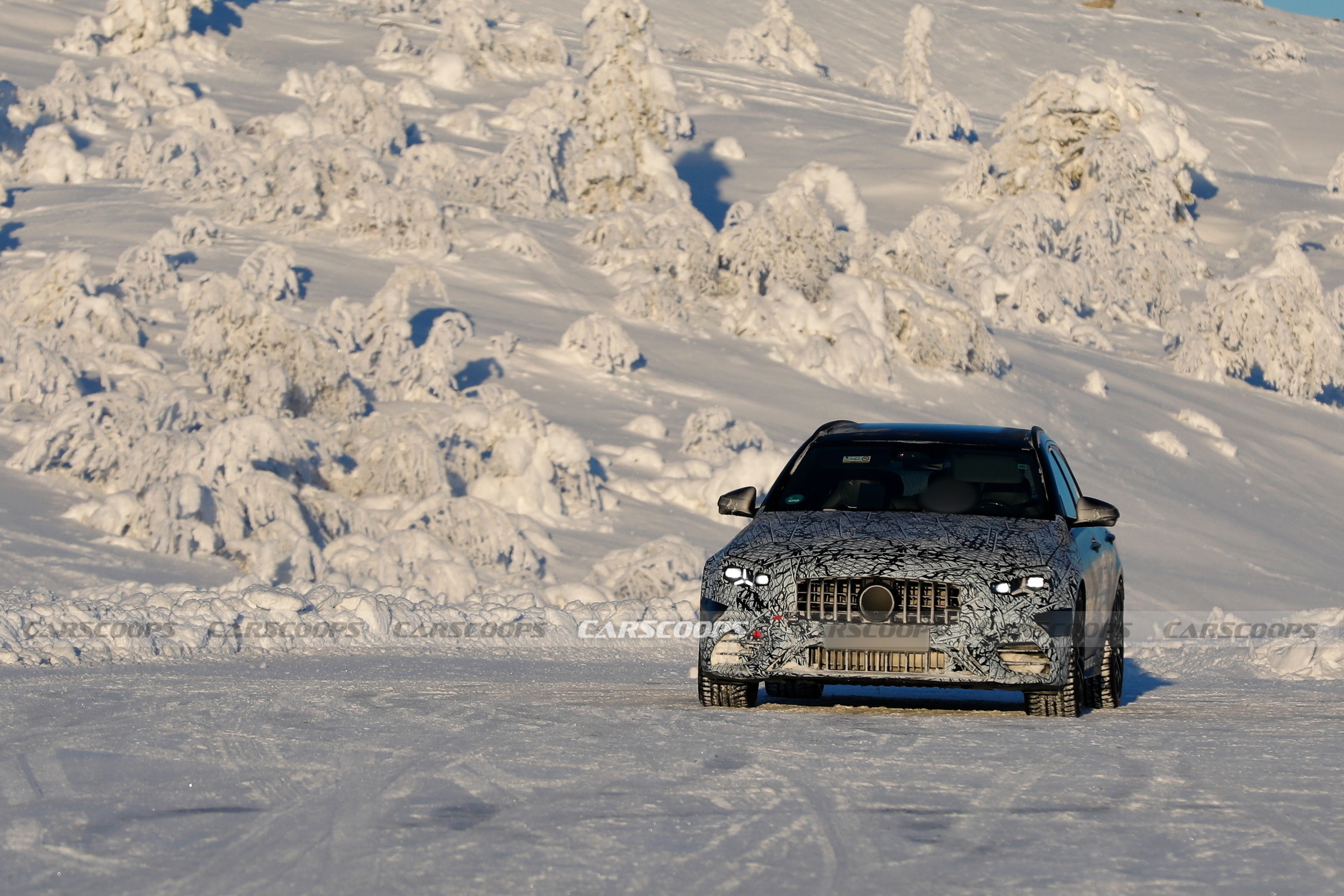 2028 Mercedes-AMG C53 Wagon 01