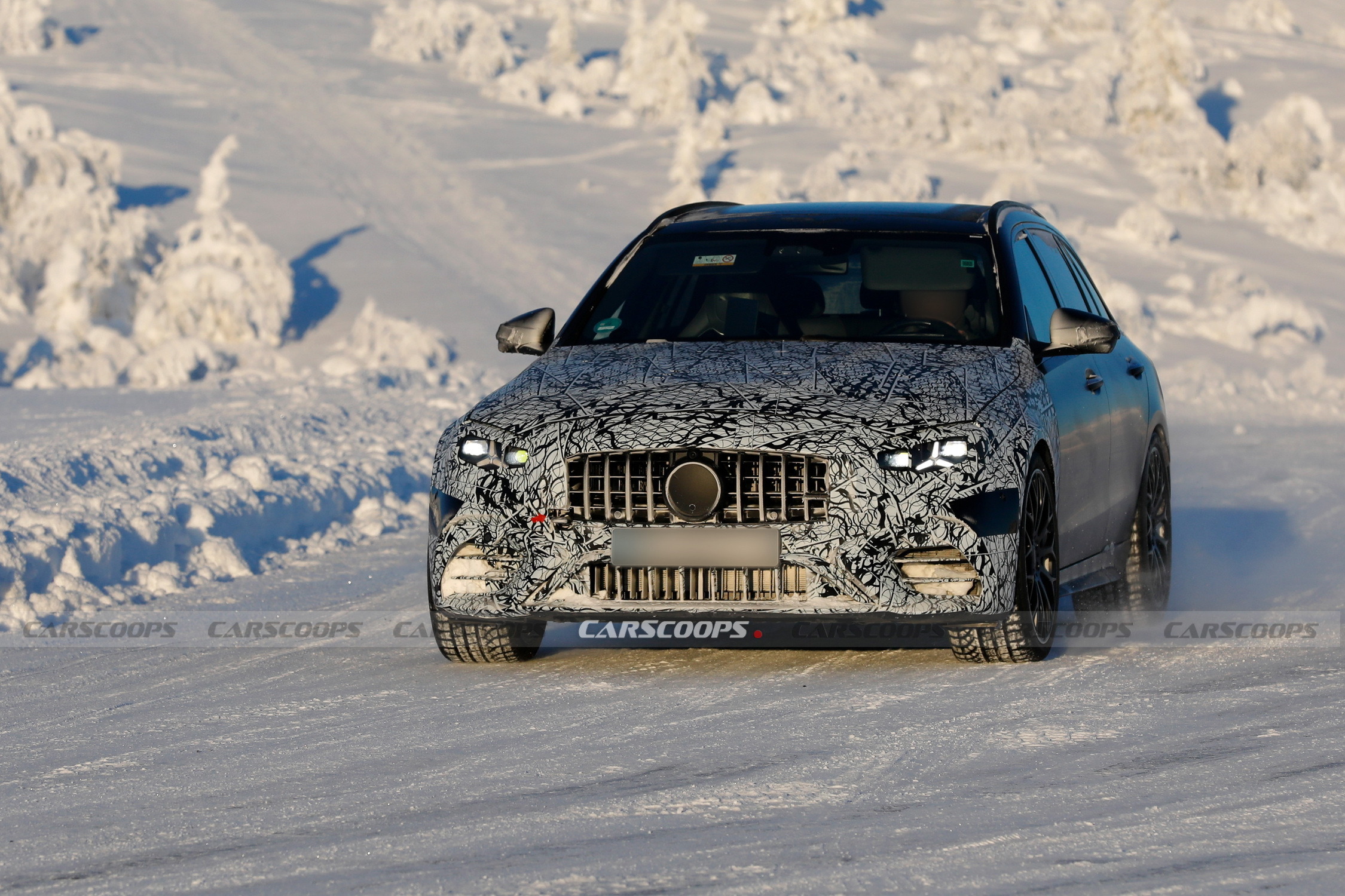 2028 Mercedes-AMG C53 Wagon 02