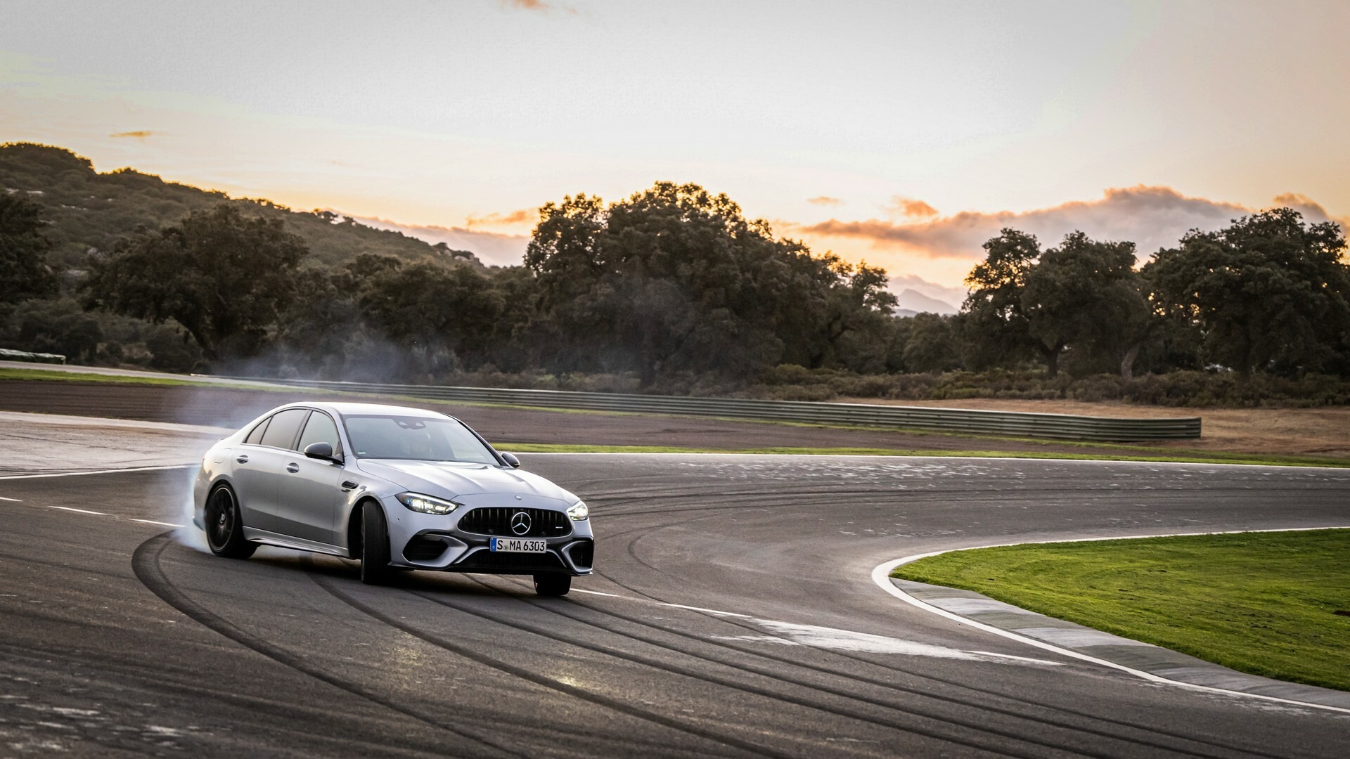 Mercedes-AMG C 63 S E Performance 0417 11