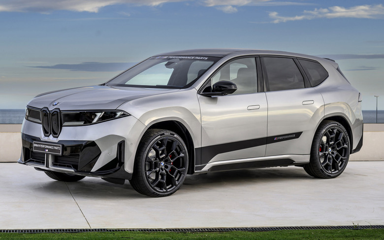 P90626526_highRes_the-new-bmw-ix3-50-x copy