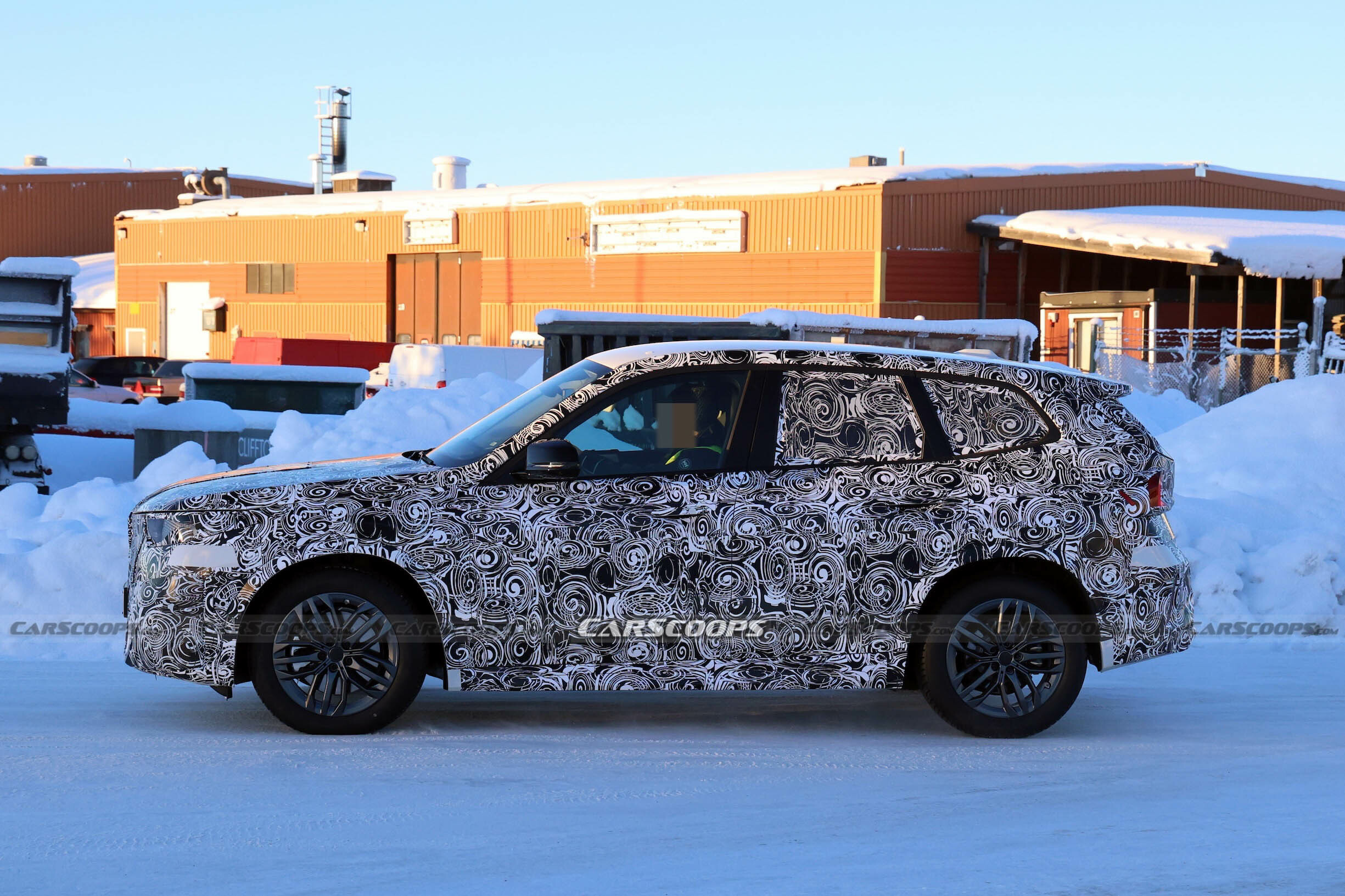 BMW X1 spy shots 00011