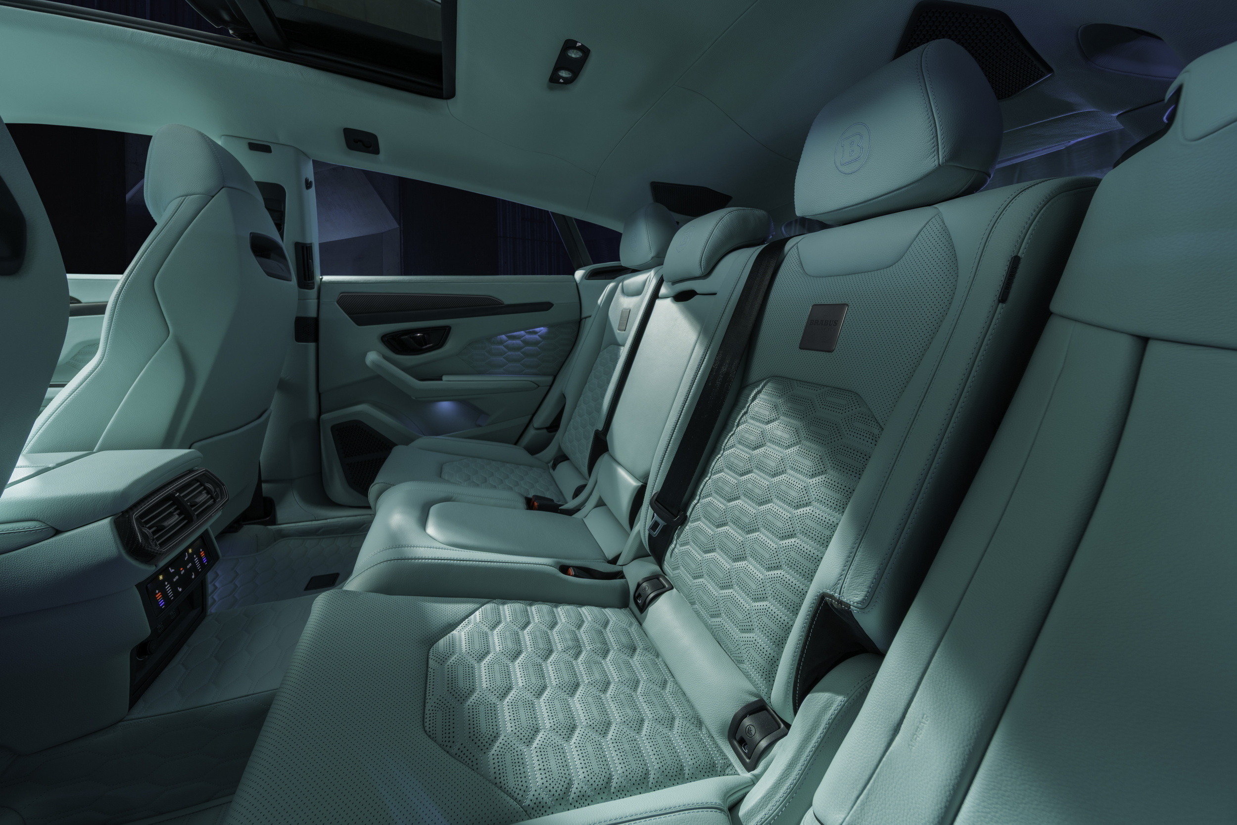 Brabus 900 Mint - Lamborghini Urus - On Location (14)