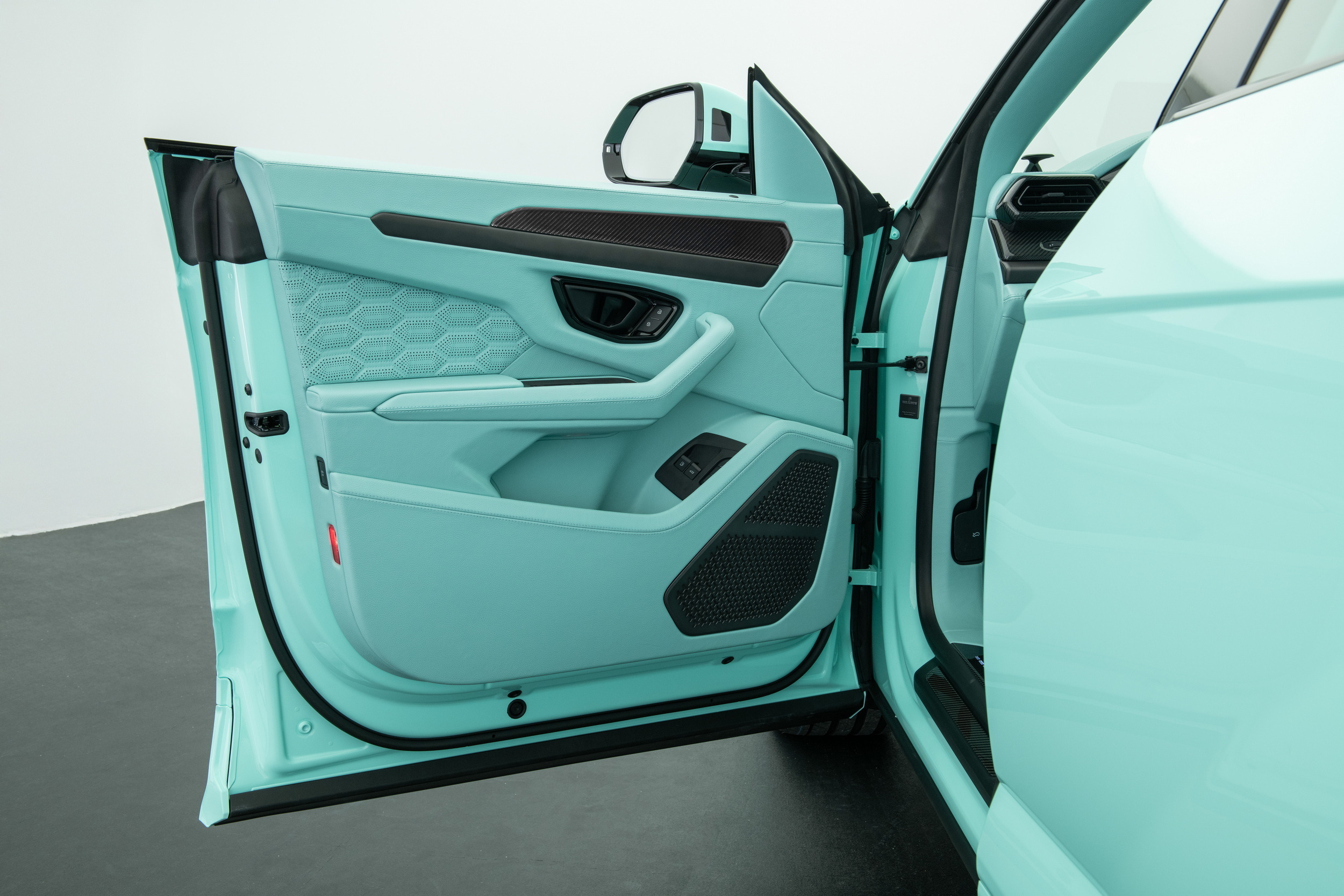 Brabus 900 Mint - Lamborghini Urus - Studio (27)