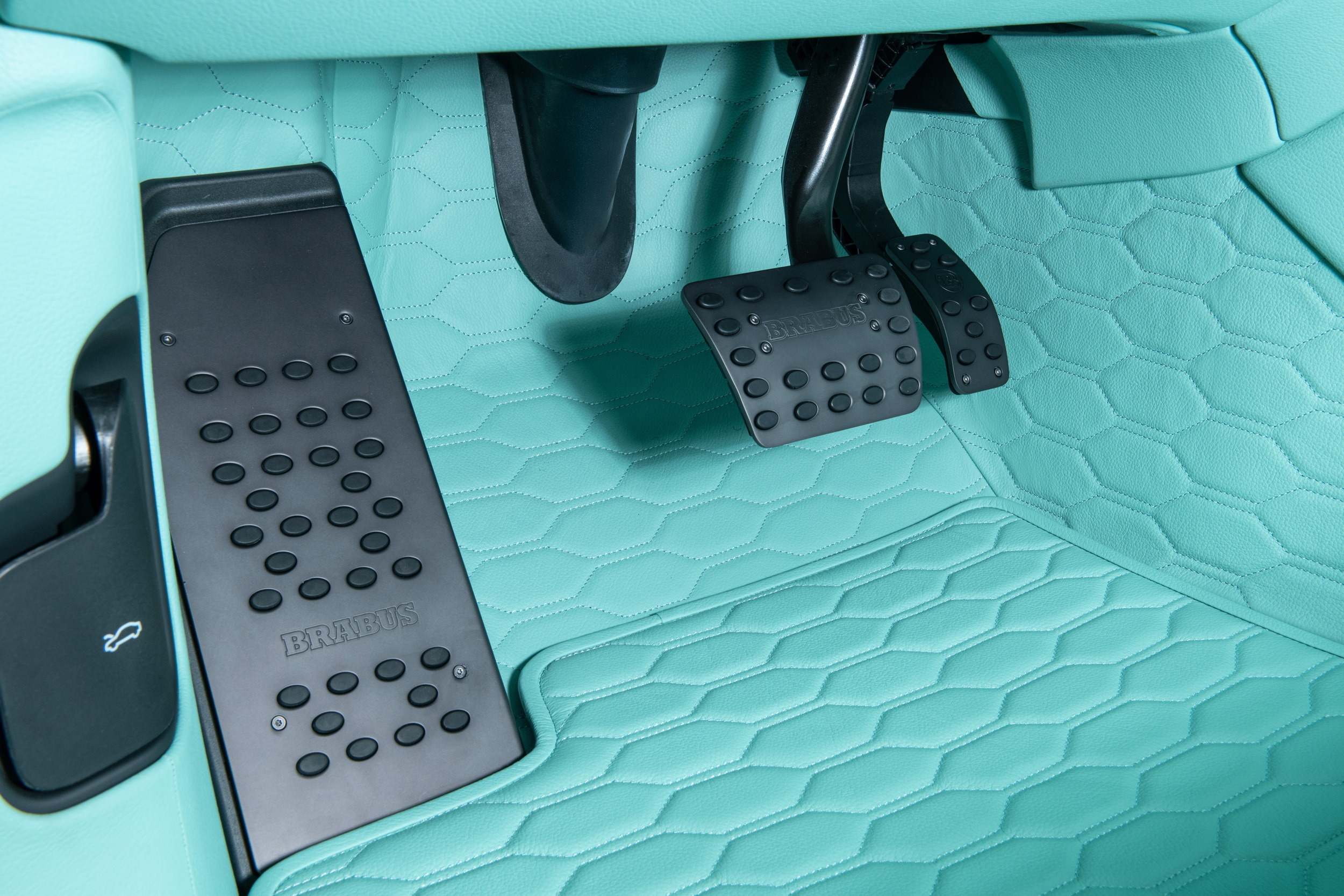 Brabus 900 Mint - Lamborghini Urus - Studio (30)