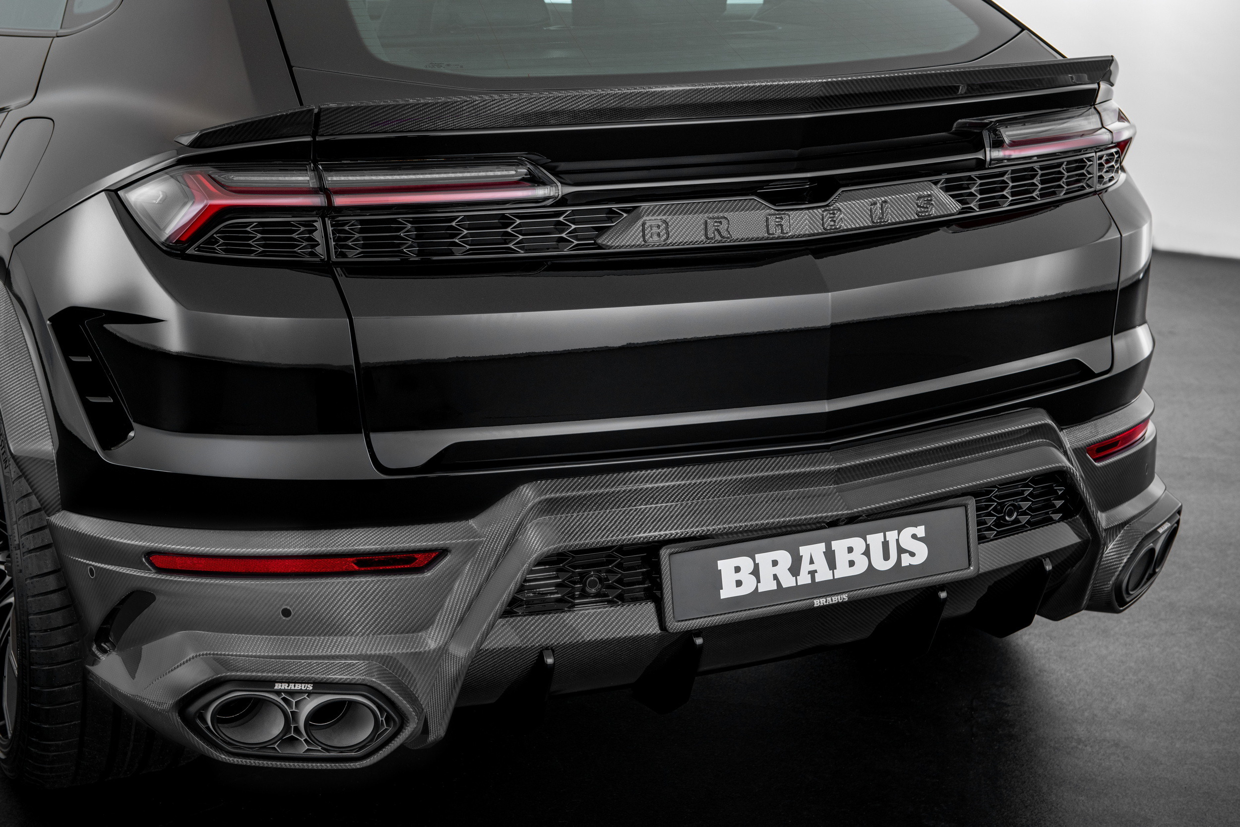Brabus 900 Superblack - Lamborghini Urus - Studio (13)