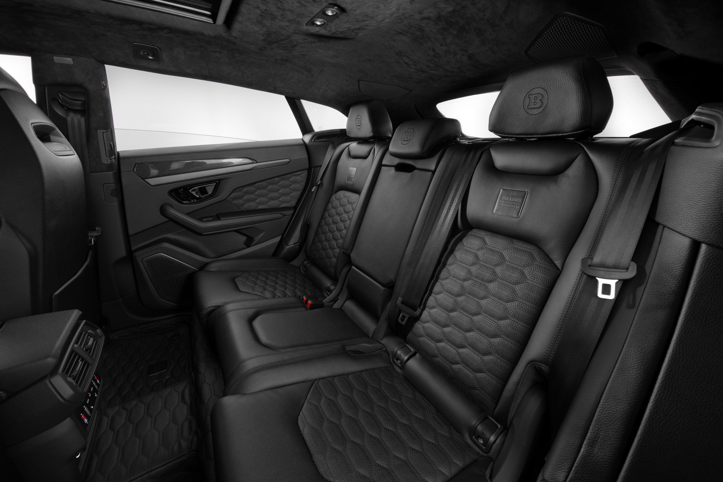 Brabus 900 Superblack - Lamborghini Urus - Studio (22)