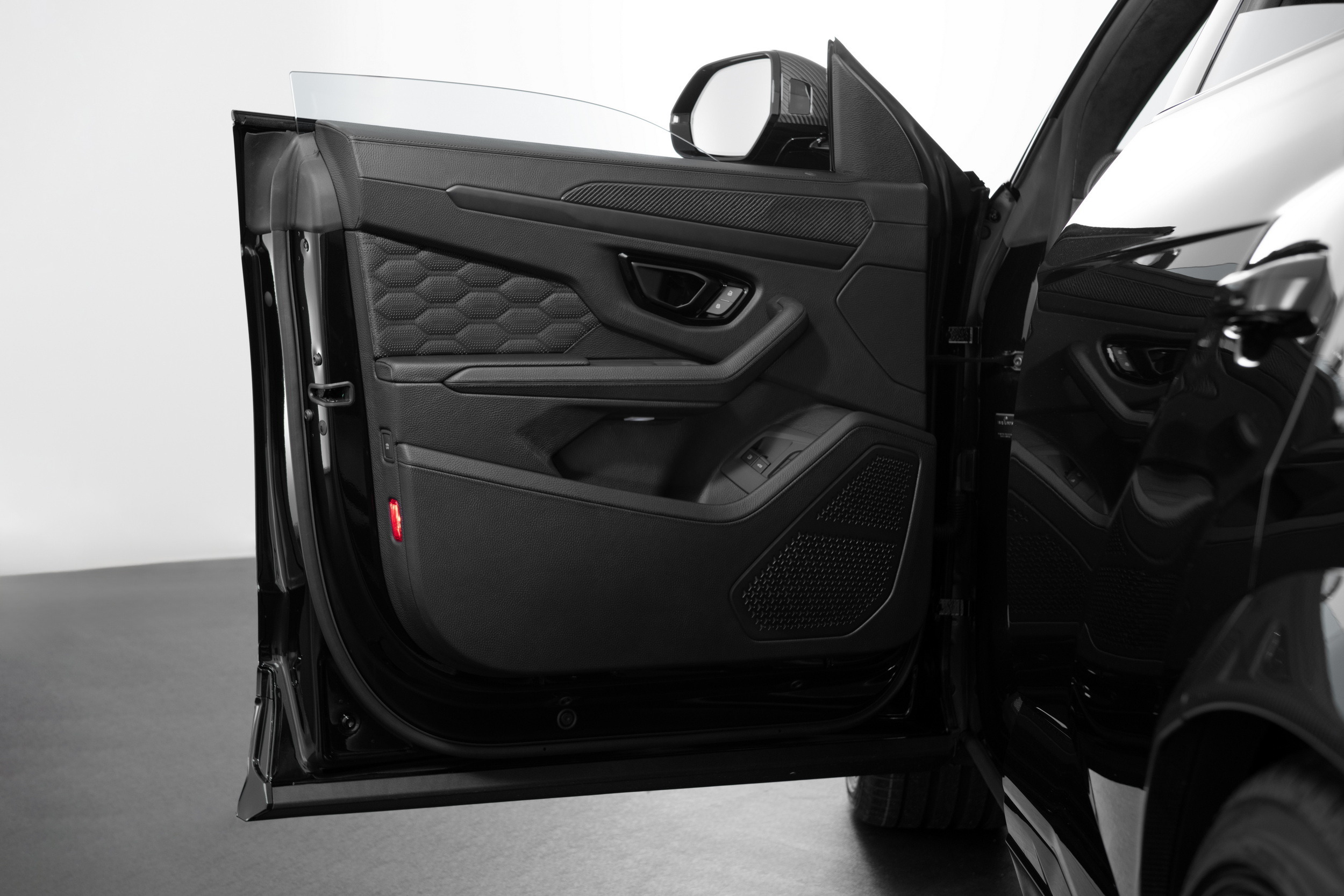 Brabus 900 Superblack - Lamborghini Urus - Studio (23)