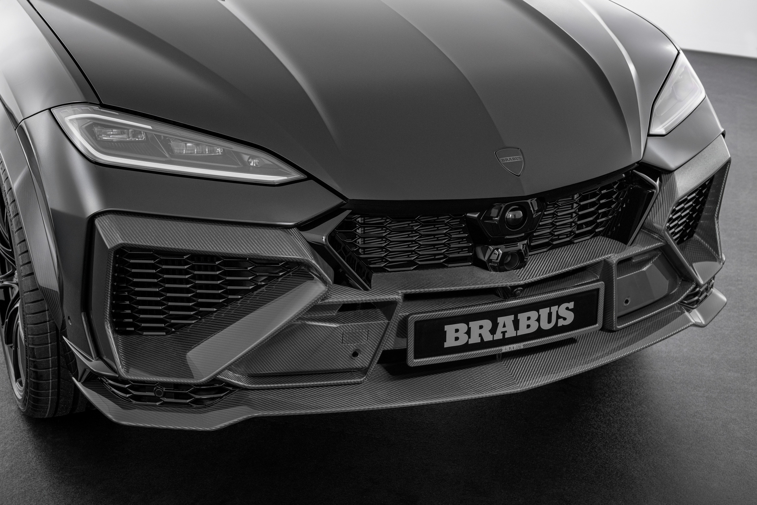 Brabus 900 Superblack - Lamborghini Urus - Studio (6)