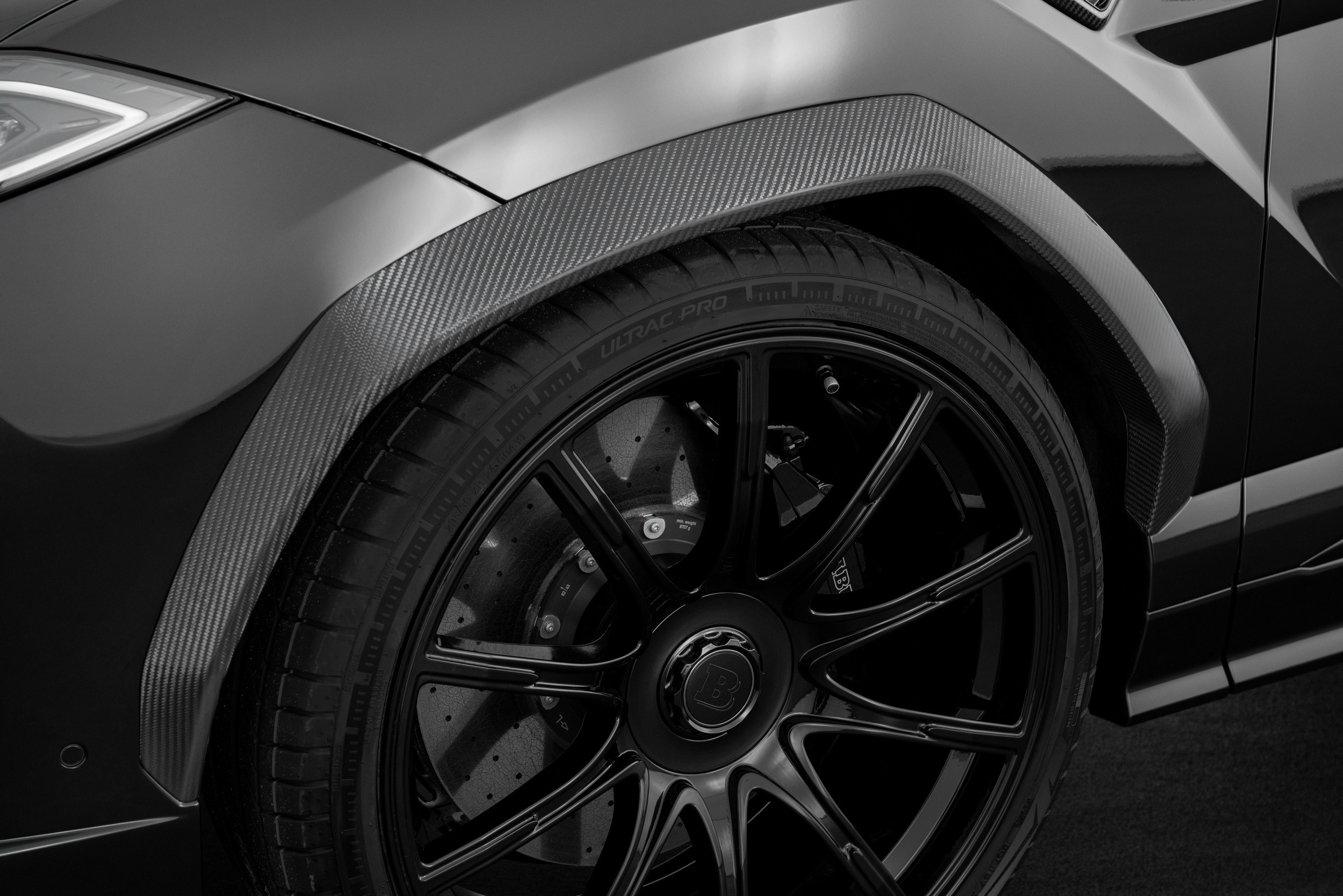 Brabus 900 Superblack - Lamborghini Urus - Studio (9)