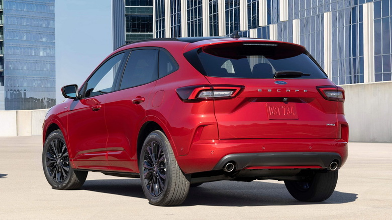 Ford-Escape-2023-Rear_Three-Quarter.4050d669