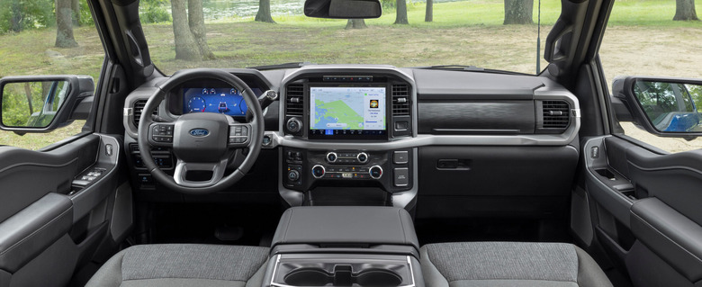 2024-20Ford-20F-150-20XLT_07