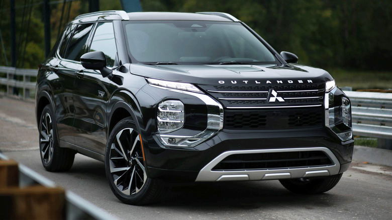 Mitsubishi-Outlander-PHEV-a_1