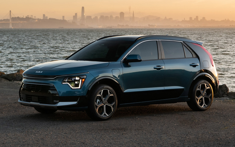 22470_2025_Niro_PHEV copy
