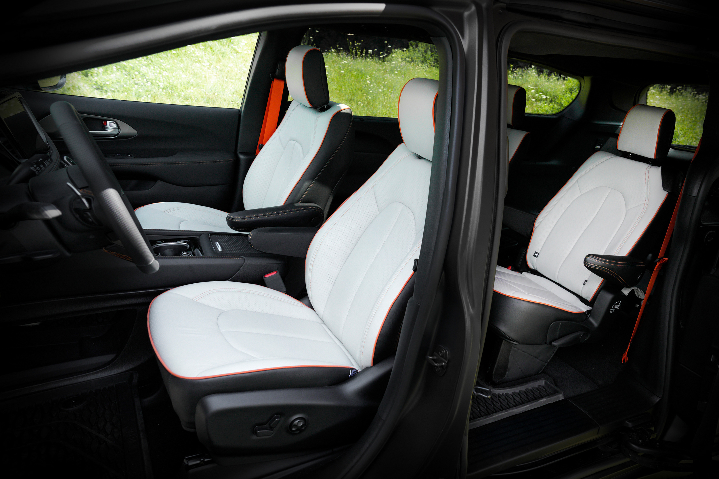 Chrysler Pacifica Grizzly Peak Concept 821 16