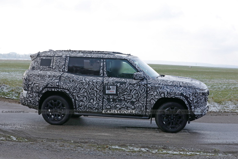 2027 Mitsubishi Pajero Montero - 8