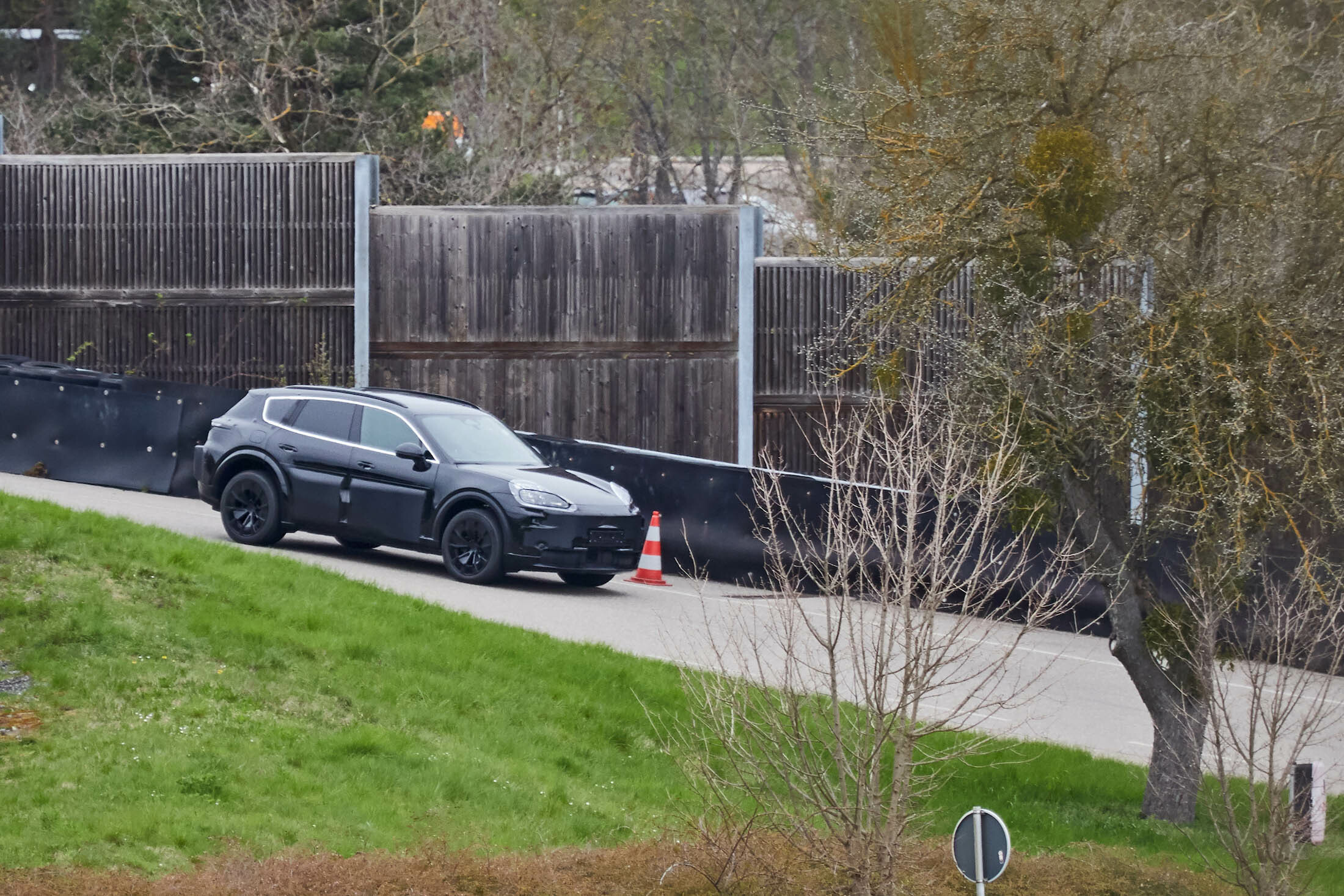 Porsche K1 SUV 00011