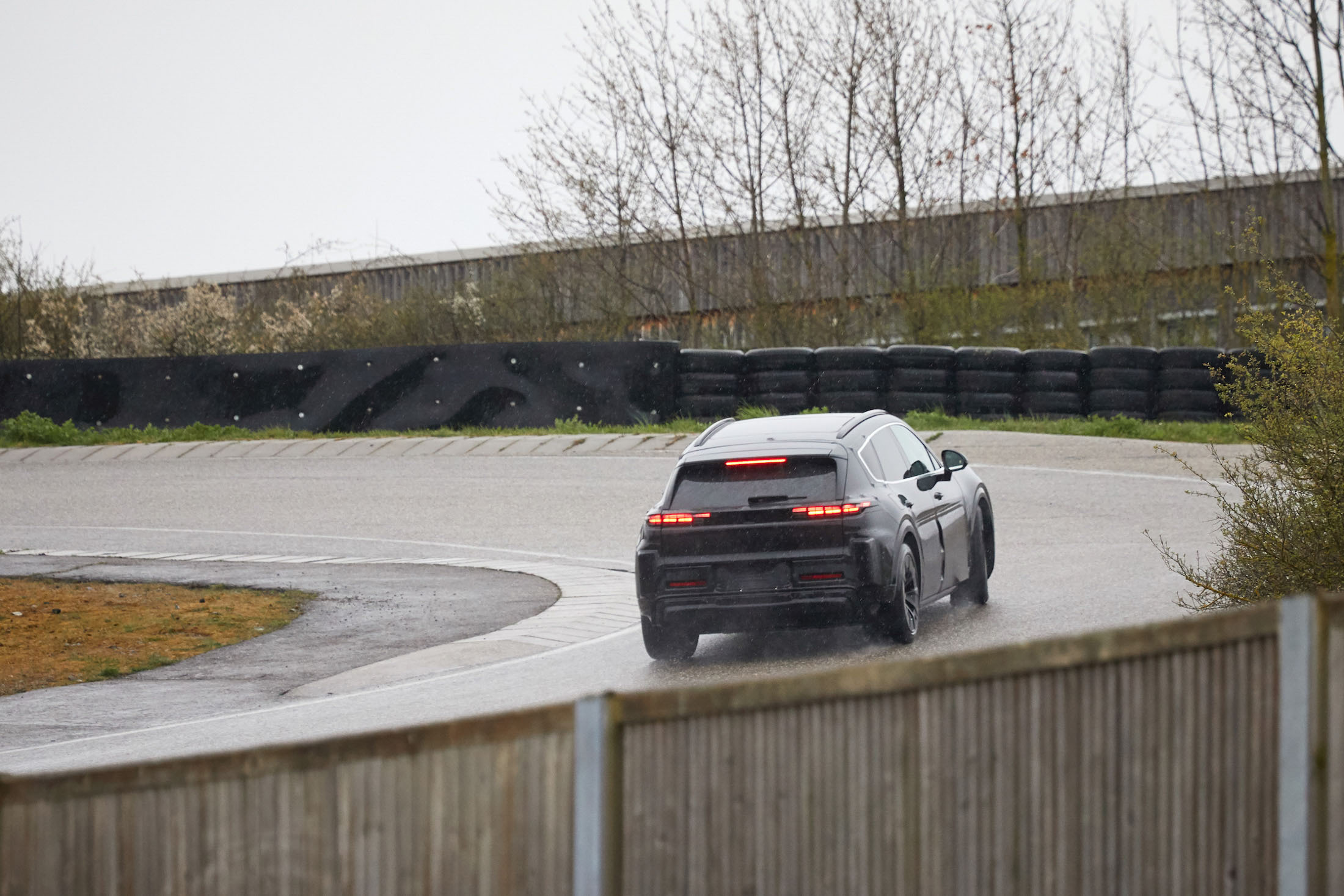 Porsche K1 SUV 00012