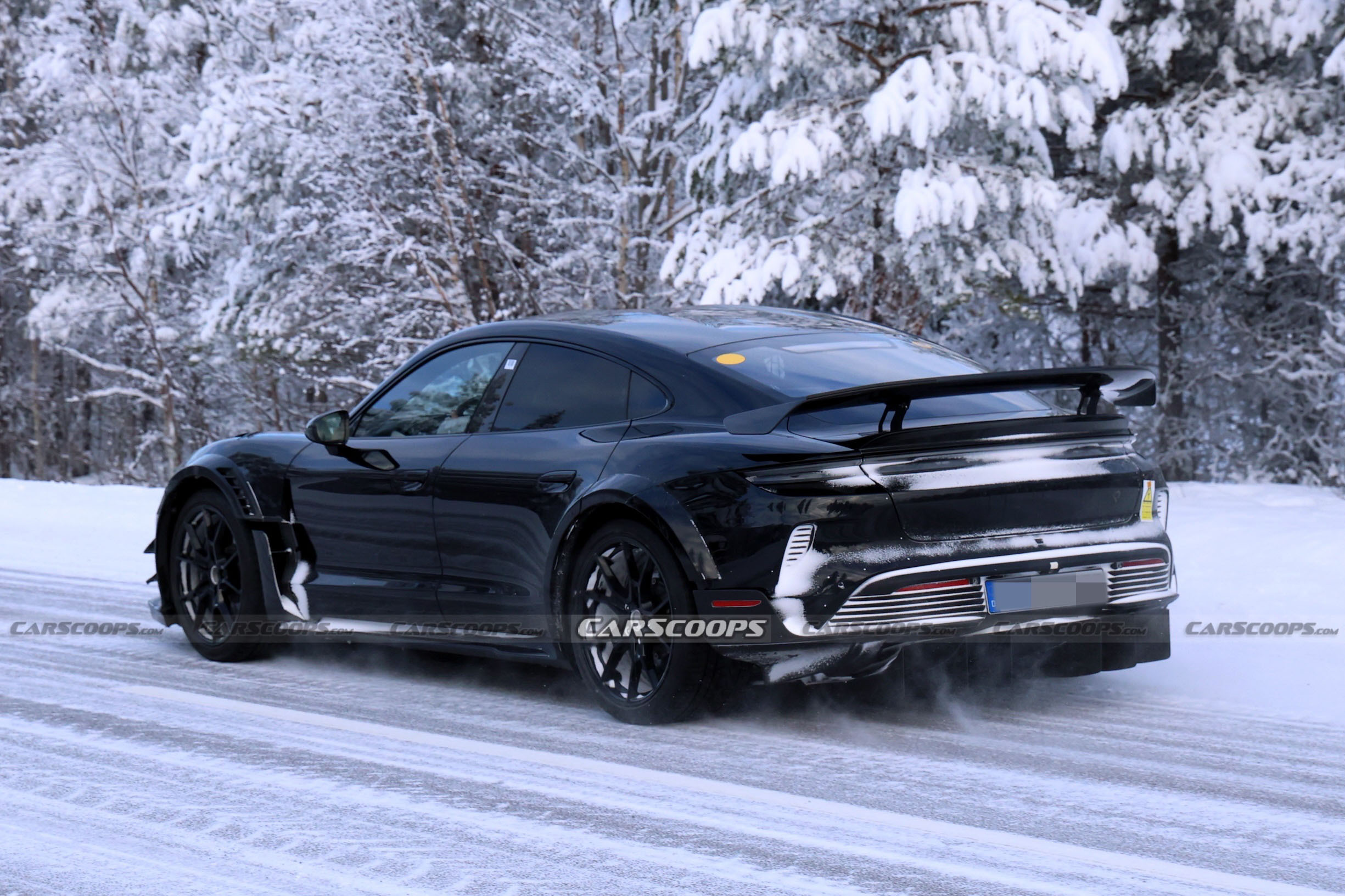 Porsche Taycan spy shots 00012