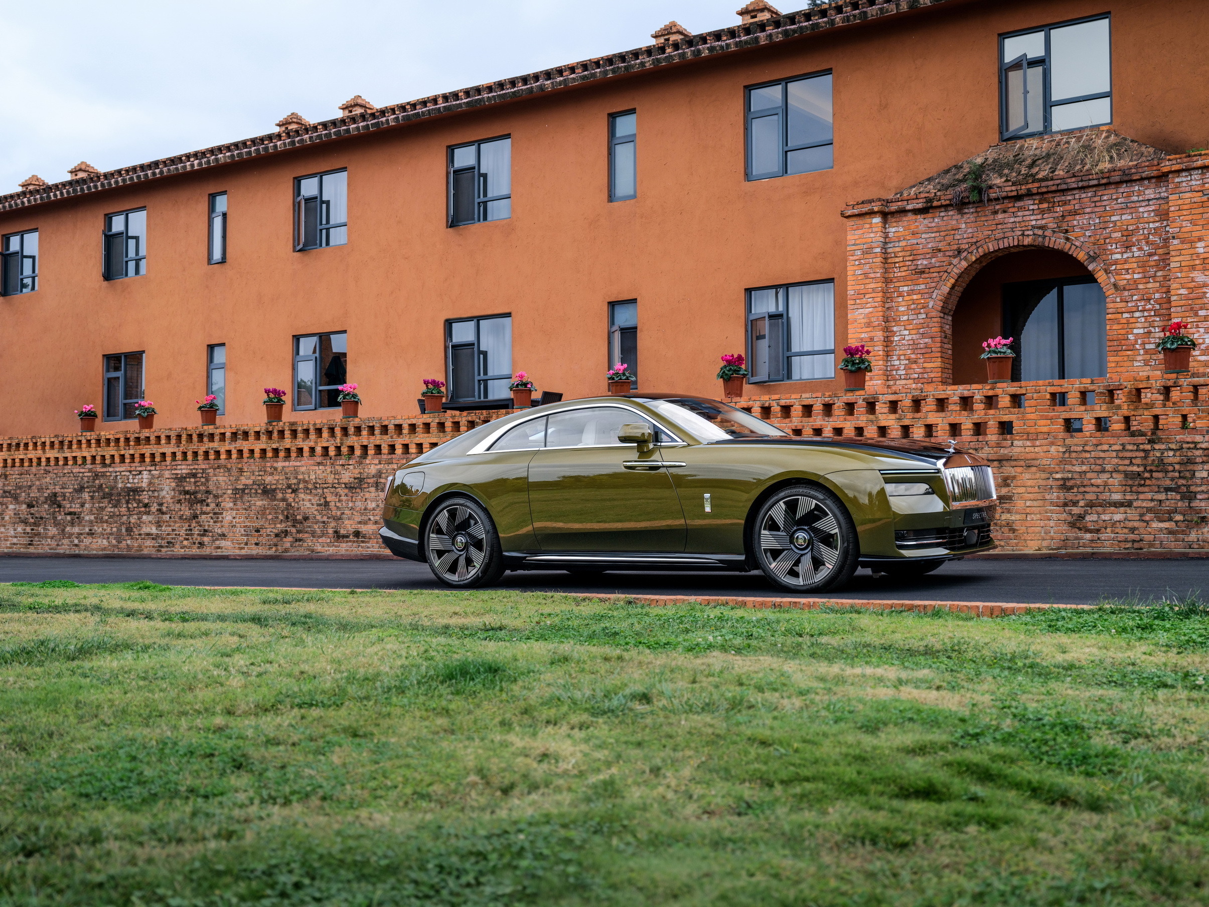 Rolls Royce Spectre BMW1976