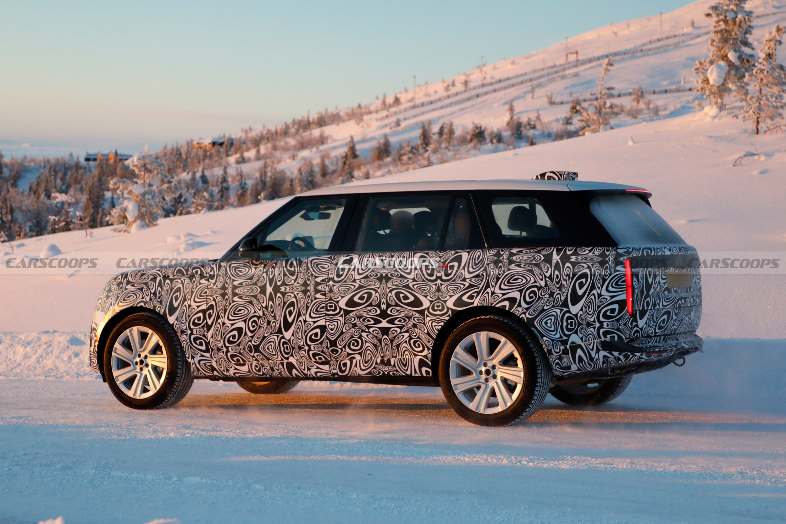 2027 Range Rover 211 13