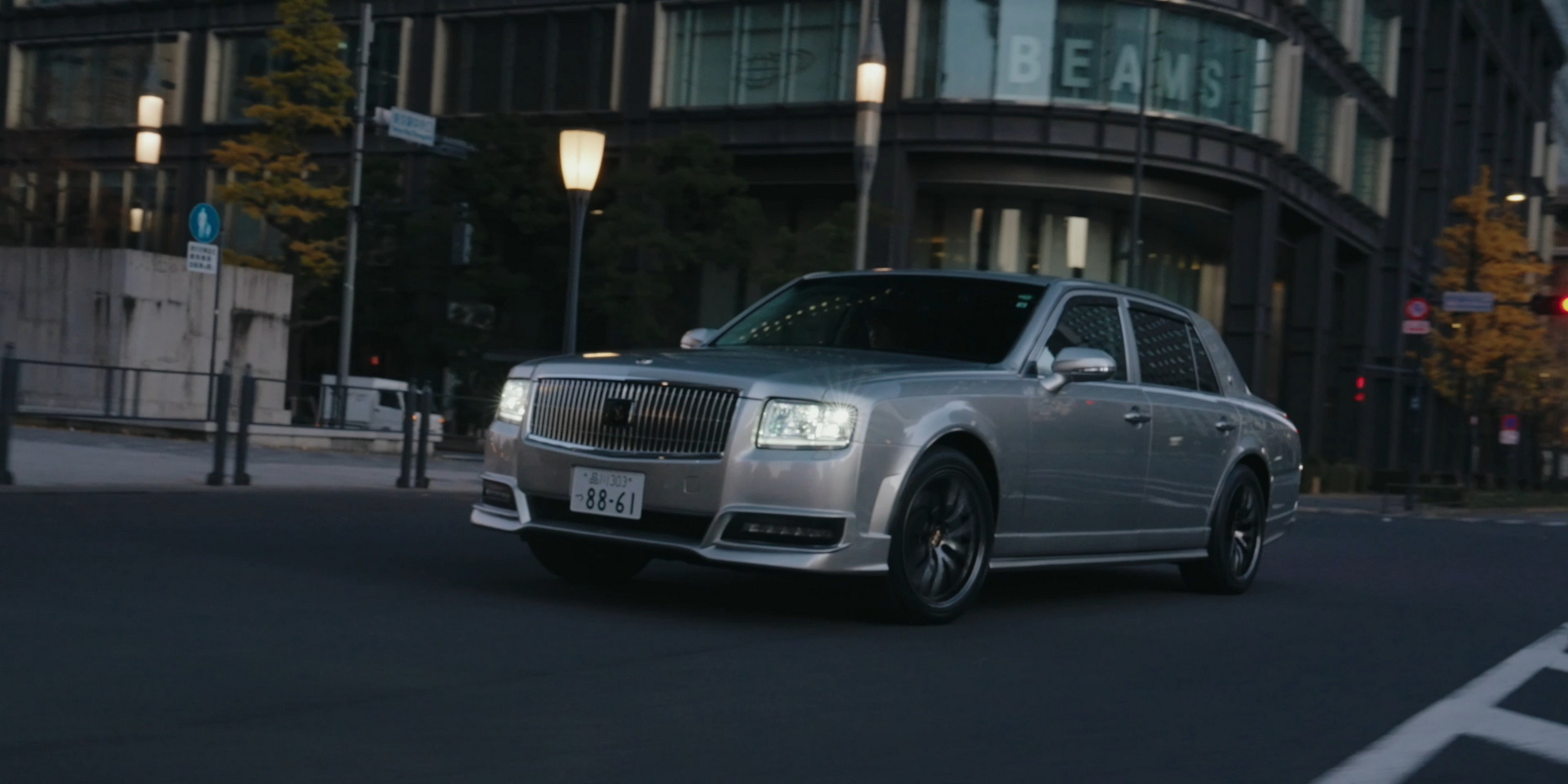TOYOTA CENTURY TOM'S EDITION (2)