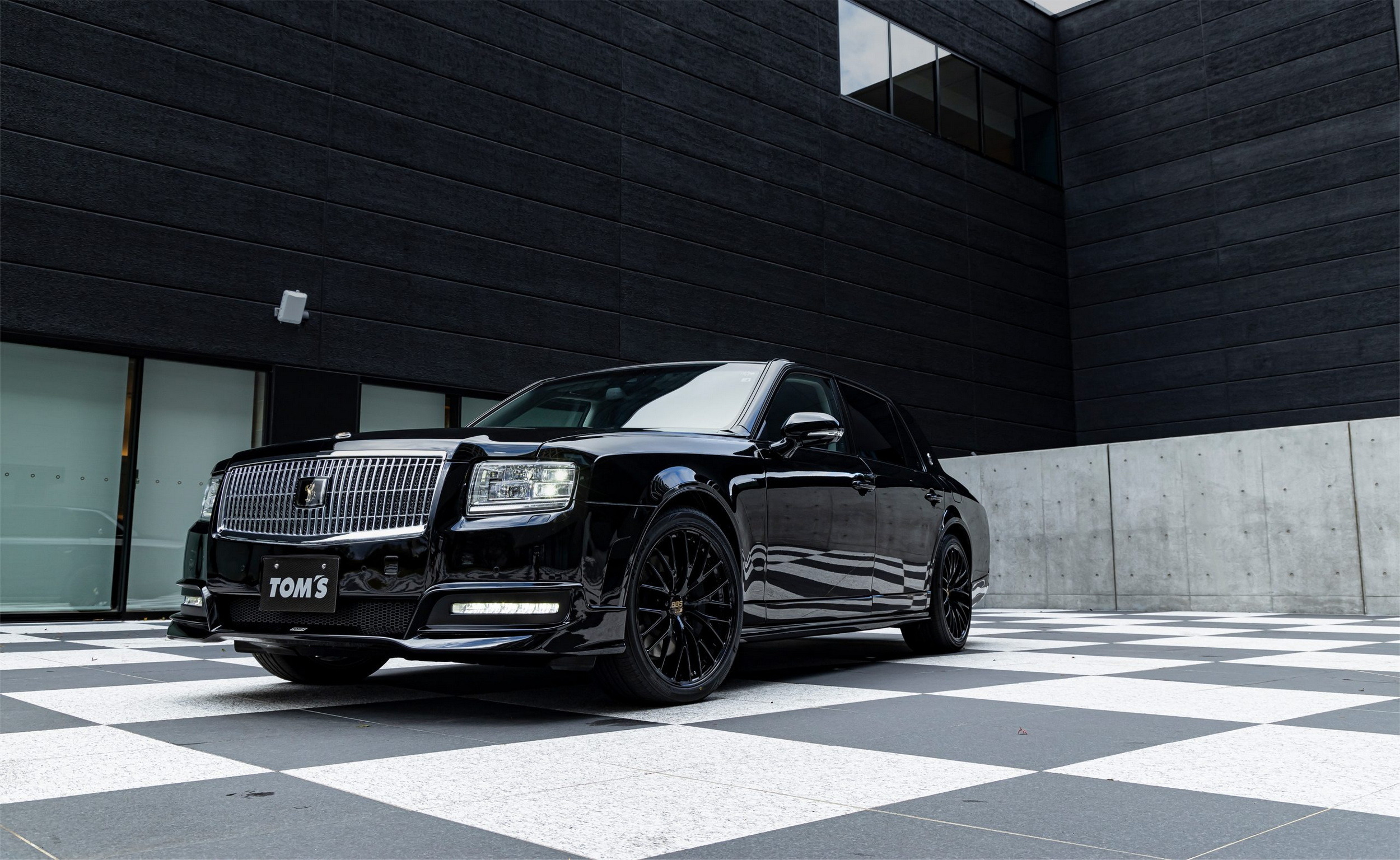 Tom's Racing Toyota Century - Japan (1)