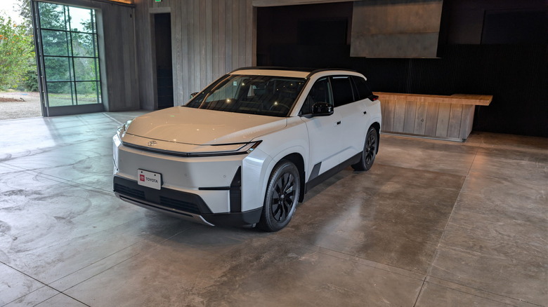 2027 Toyota Highlander for Carscoops by Stephen Rivers 103