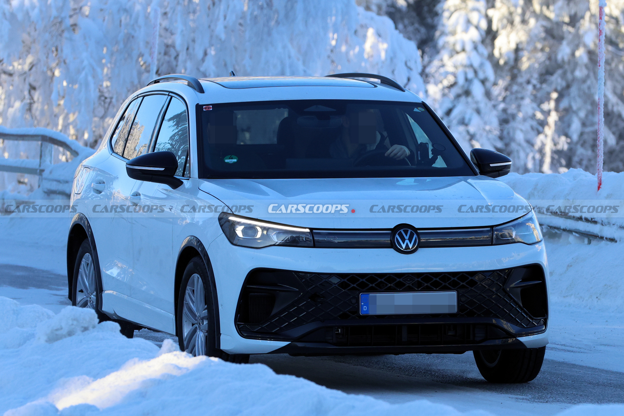 2028 VW Tiguan R Mule 220 1