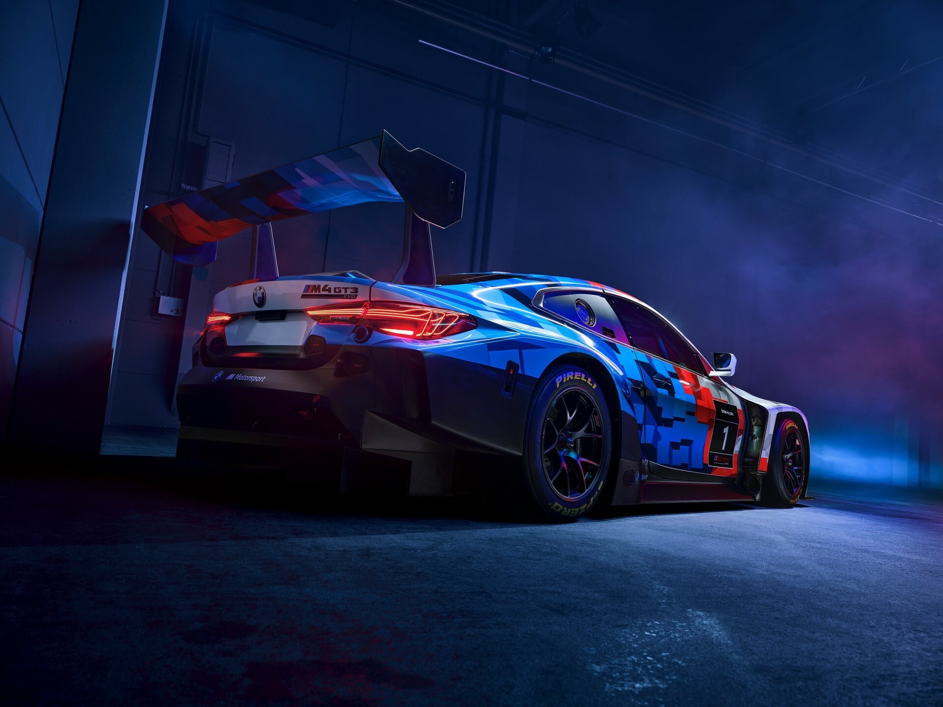 BMW M4 GT3 Evo - 16