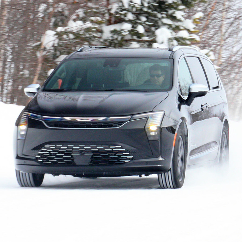 2027 Chrysler Pacifica 225 3