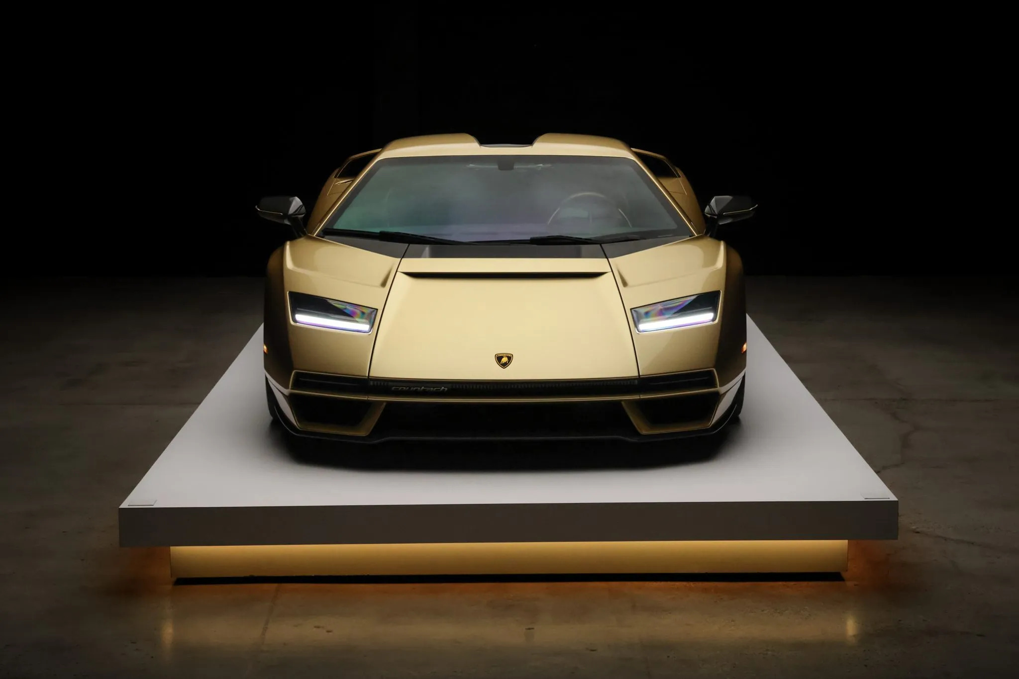 2022 Lamborghini Countach LPI 800-4 Gold Auction - 10