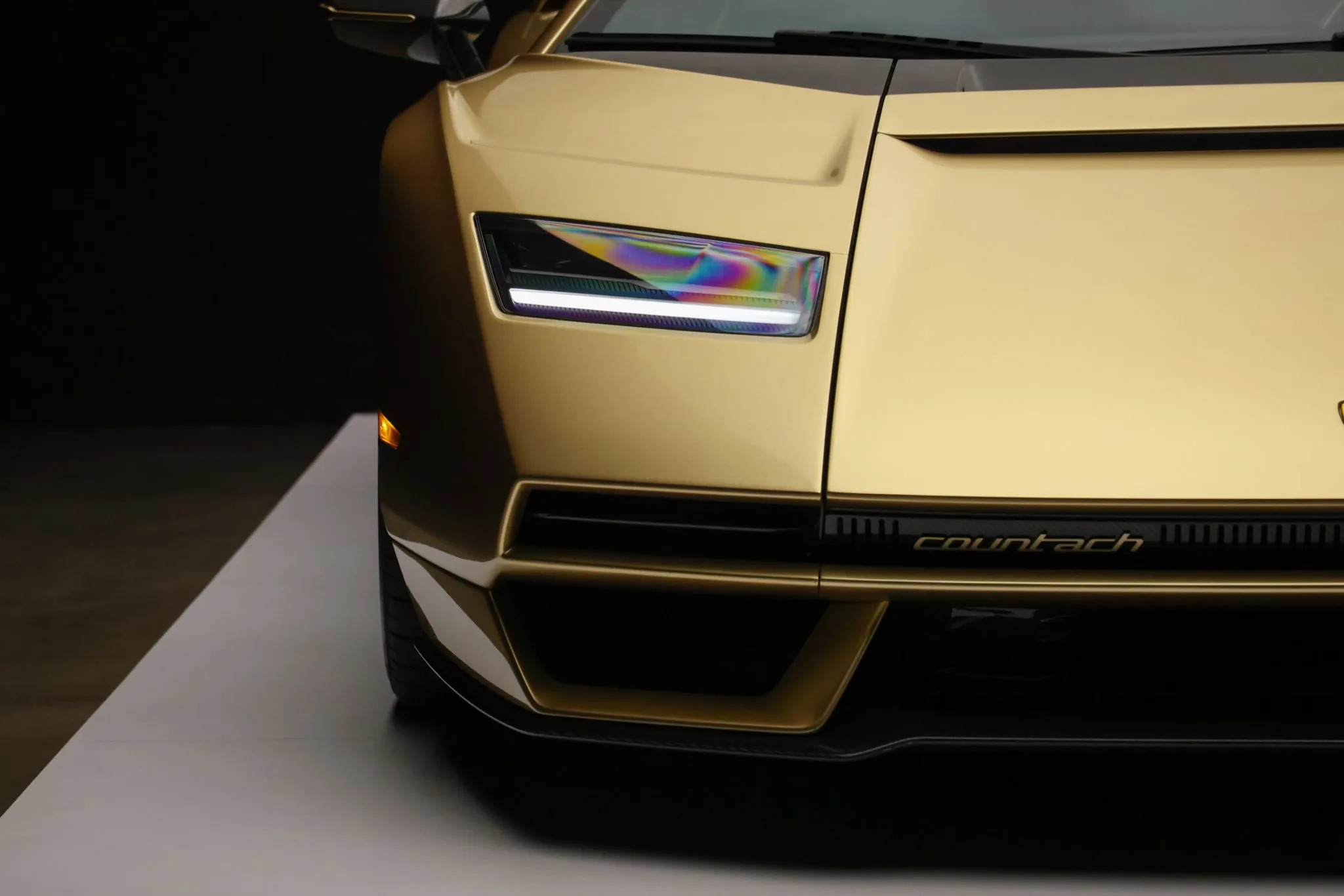 2022 Lamborghini Countach LPI 800-4 Gold Auction - 17