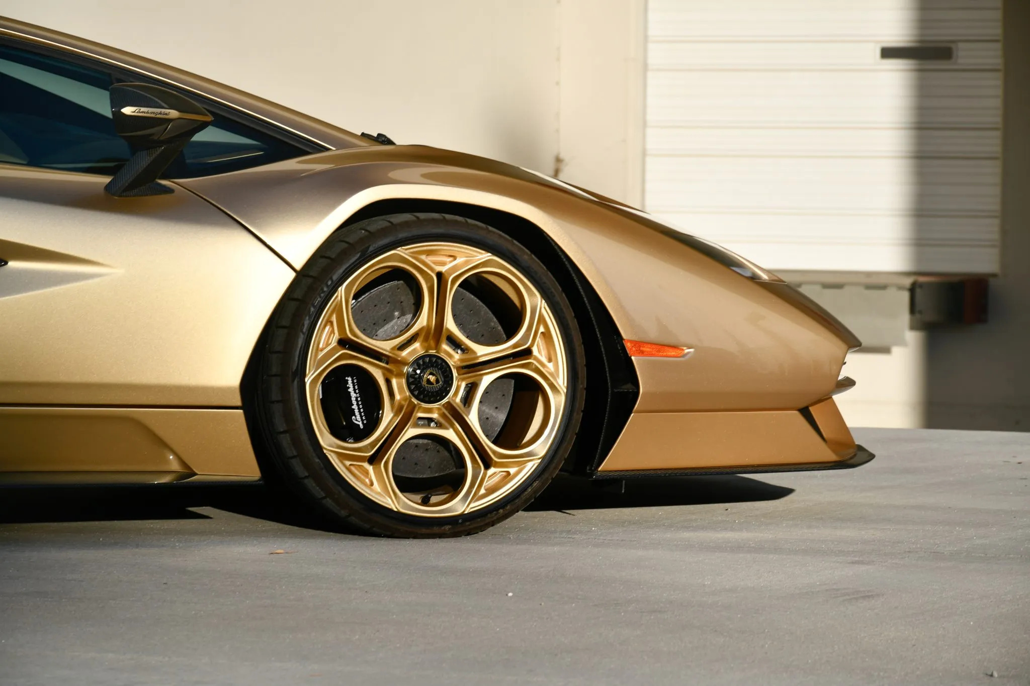 2022 Lamborghini Countach LPI 800-4 Gold Auction - 18