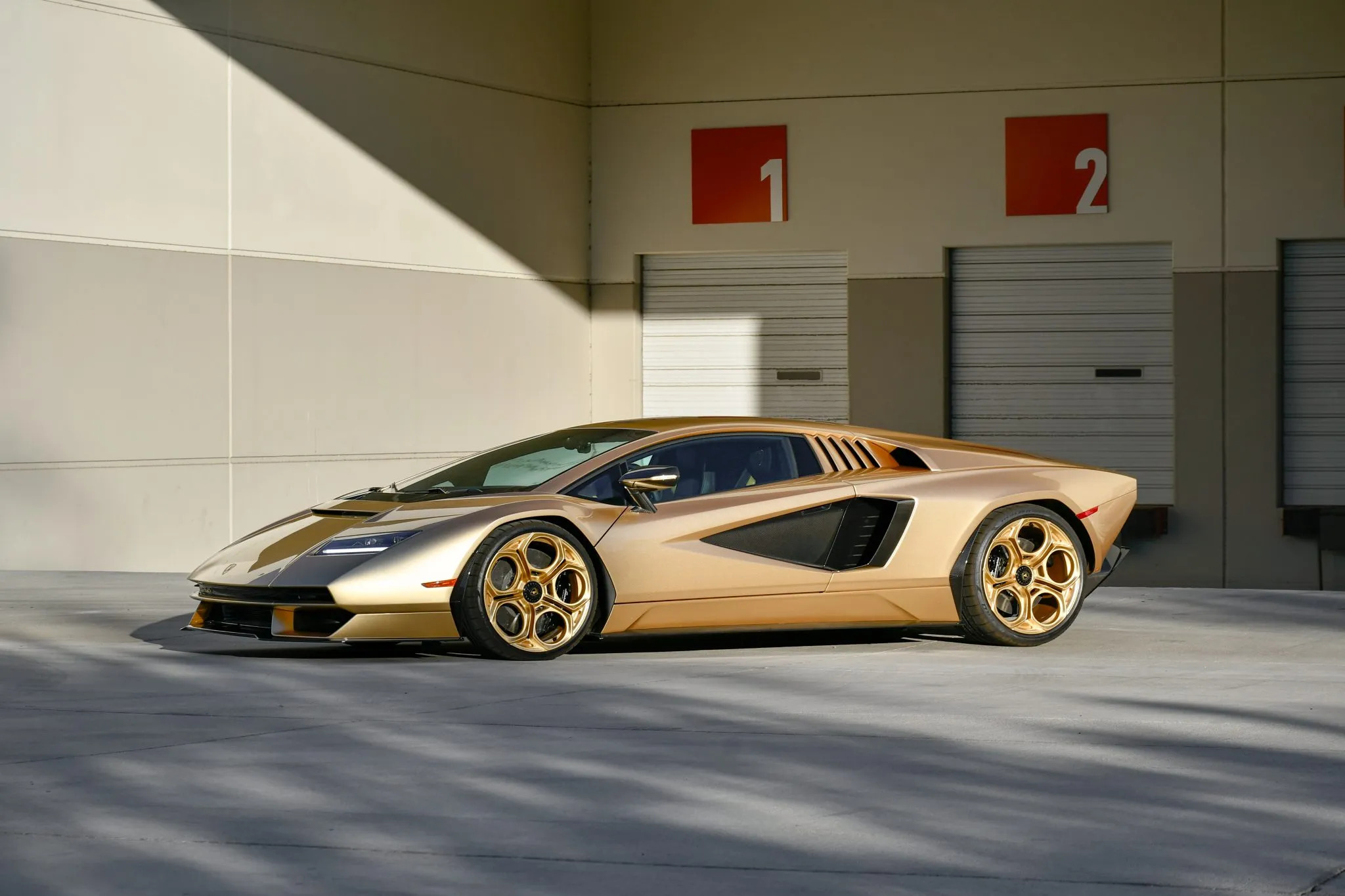 2022 Lamborghini Countach LPI 800-4 Gold Auction - 2