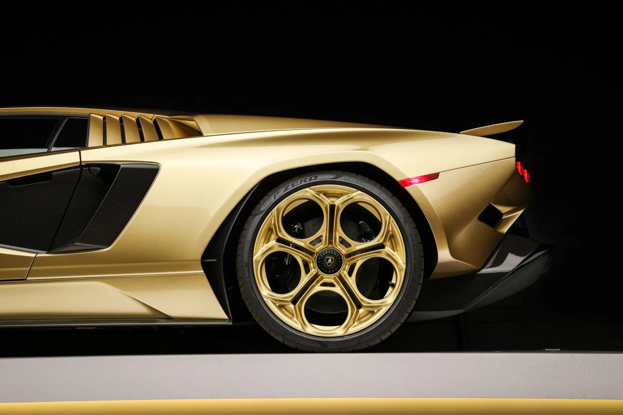 2022 Lamborghini Countach LPI 800-4 Gold Auction - 21