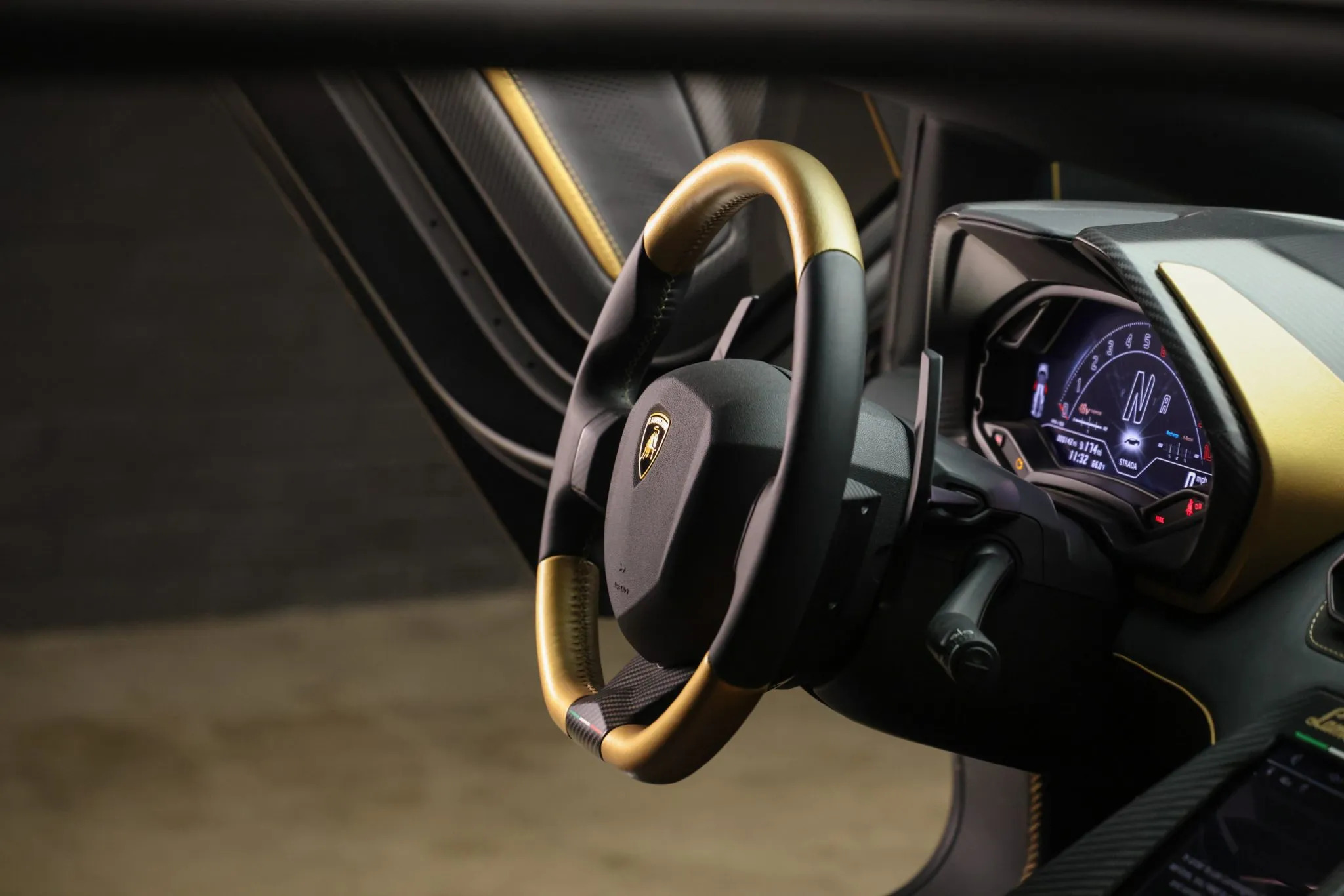 2022 Lamborghini Countach LPI 800-4 Gold Auction - 25