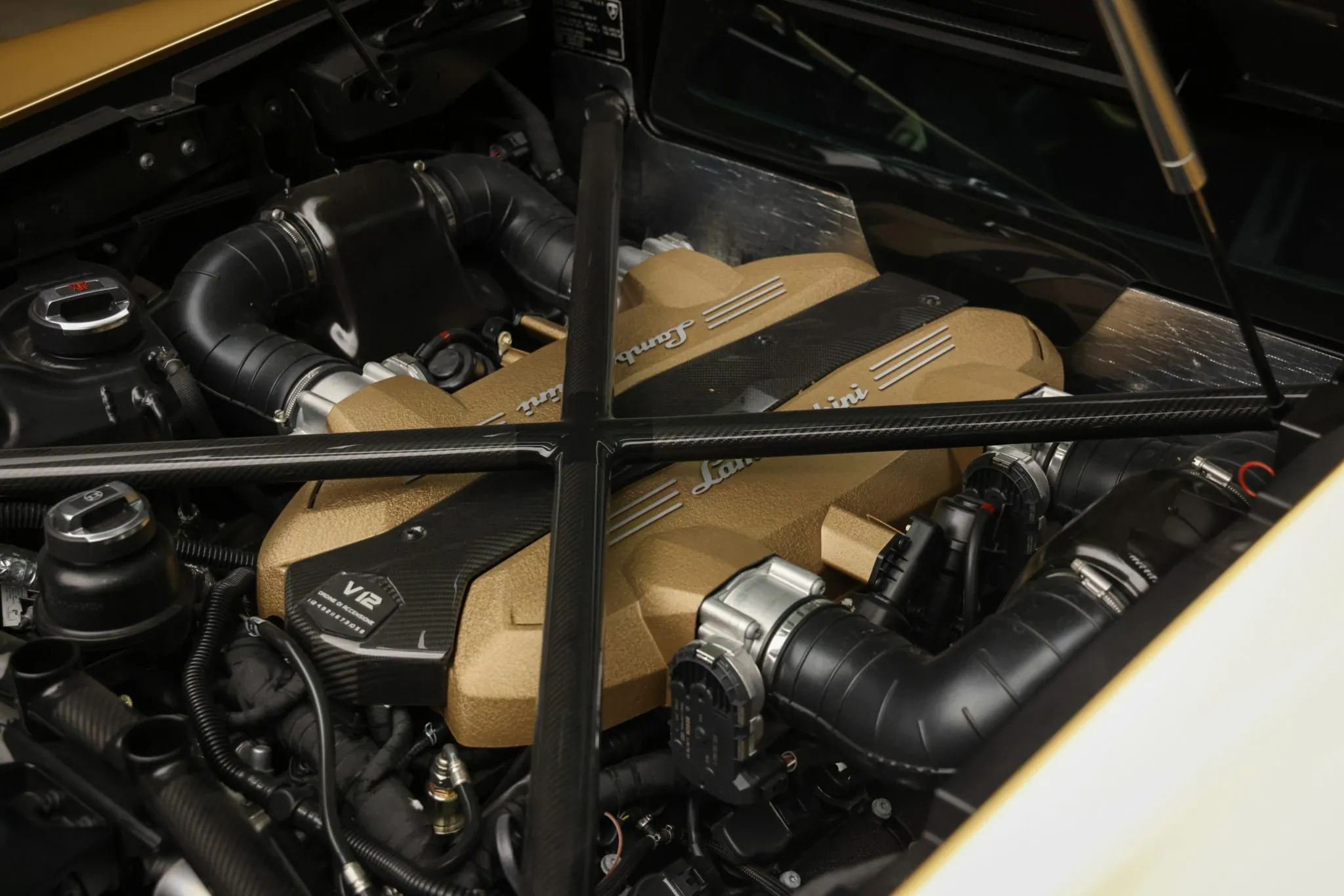 2022 Lamborghini Countach LPI 800-4 Gold Auction - 28