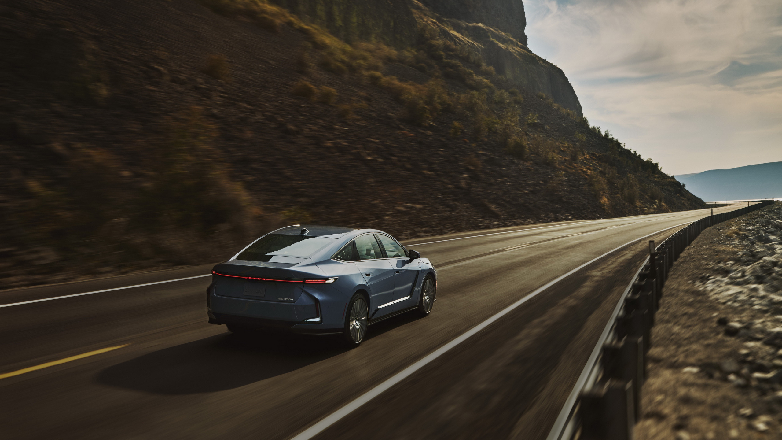 2026_Lexus_ES_350e_005