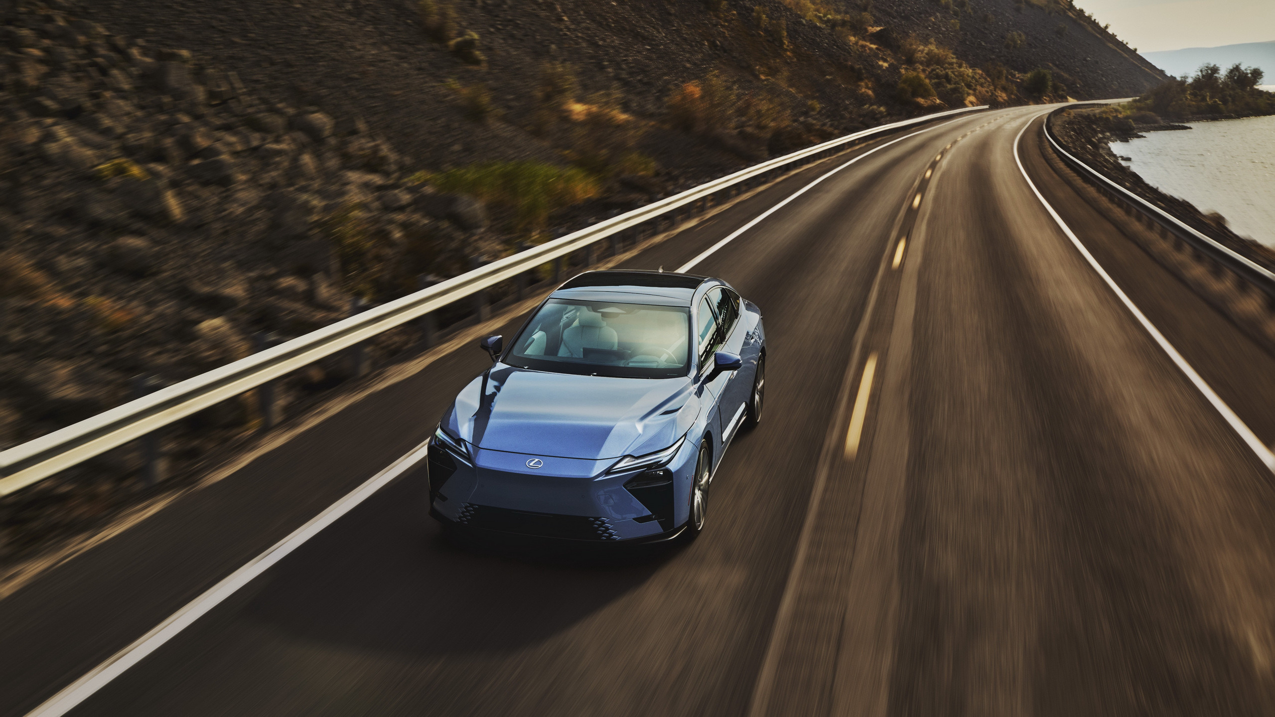 2026_Lexus_ES_350e_012