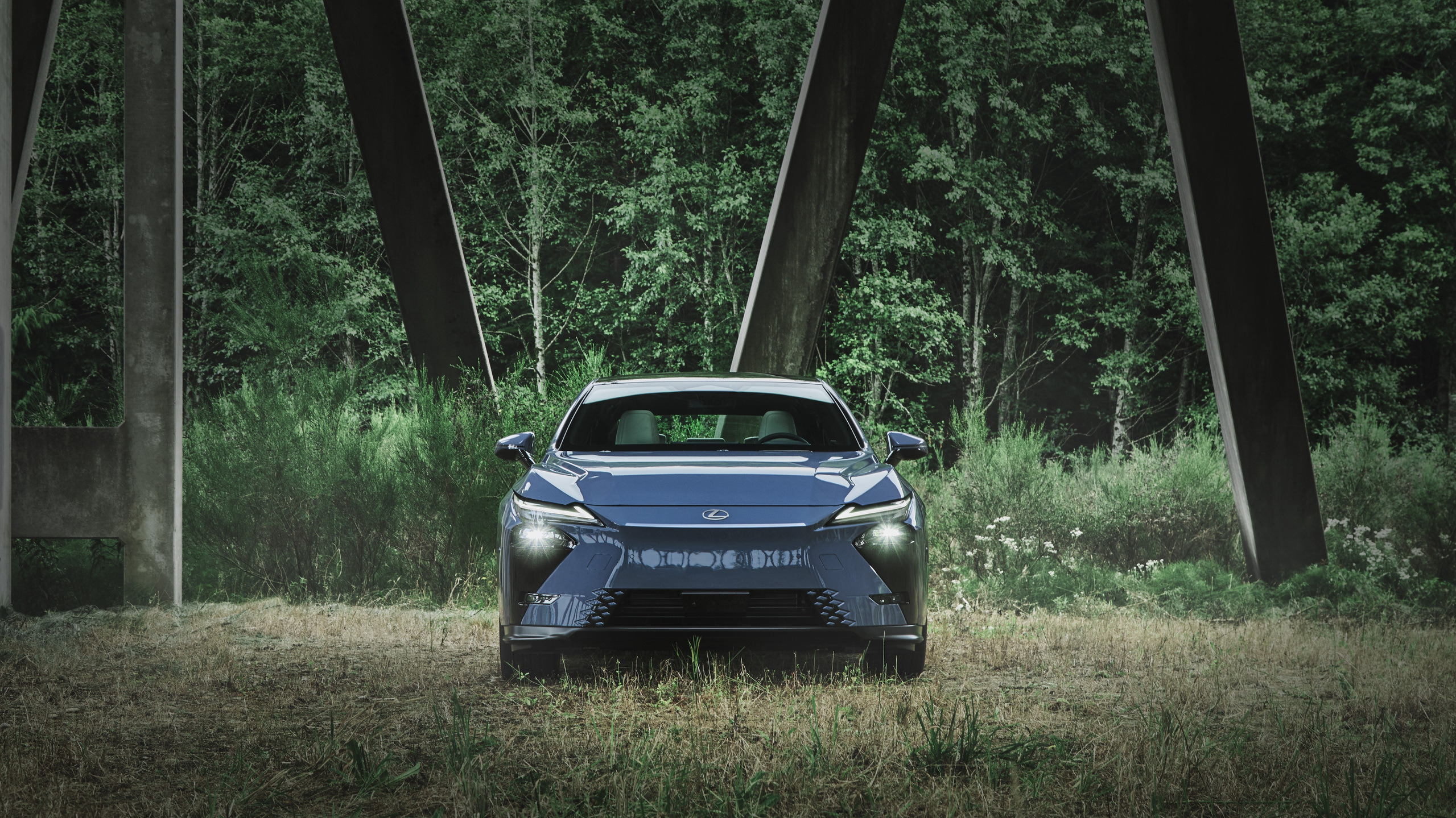 2026_Lexus_ES_350e_018
