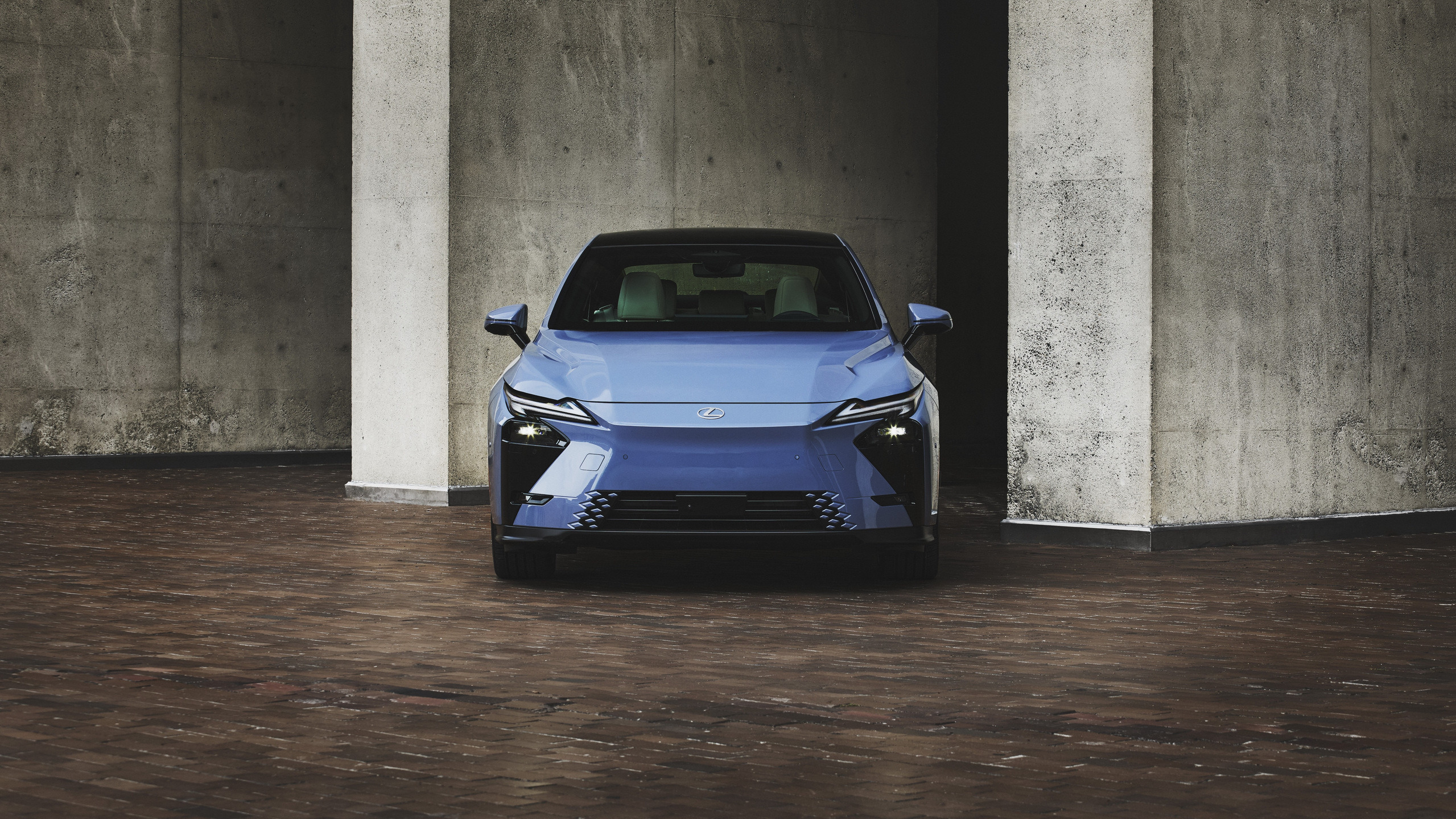 2026_Lexus_ES_350e_024