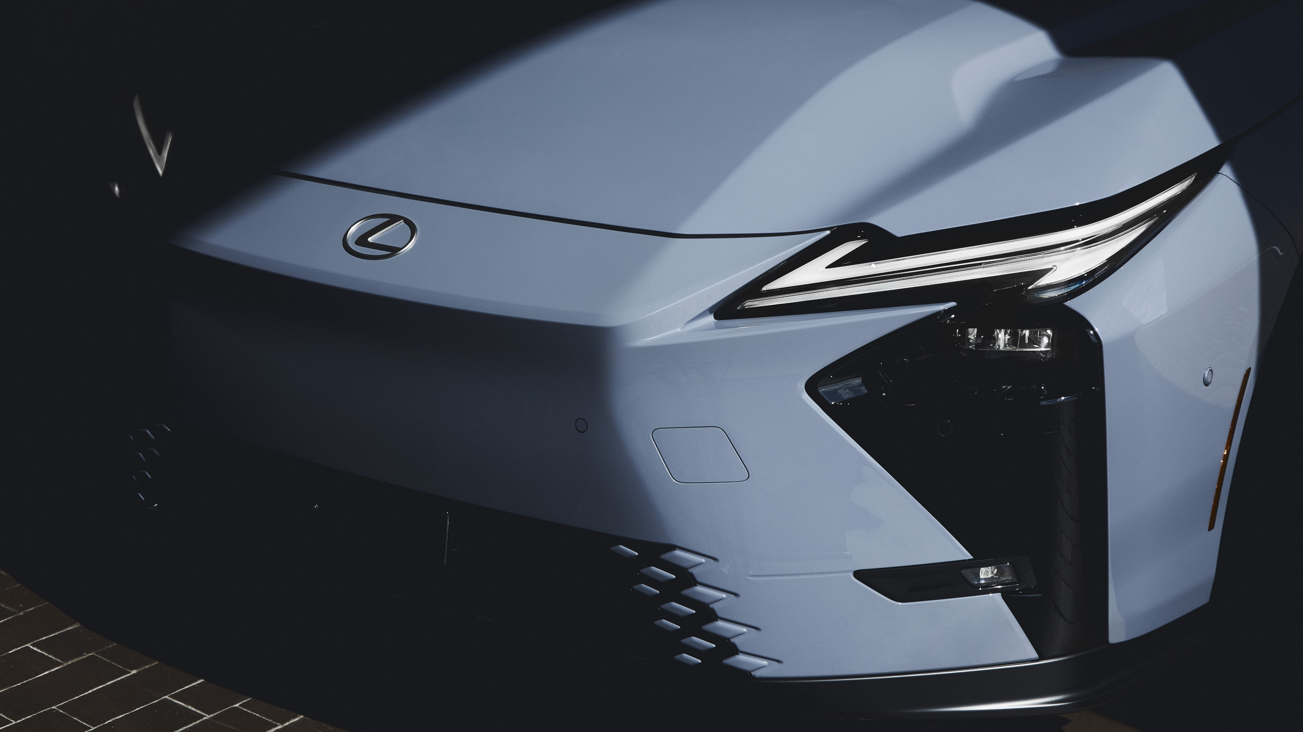 2026_Lexus_ES_350e_028