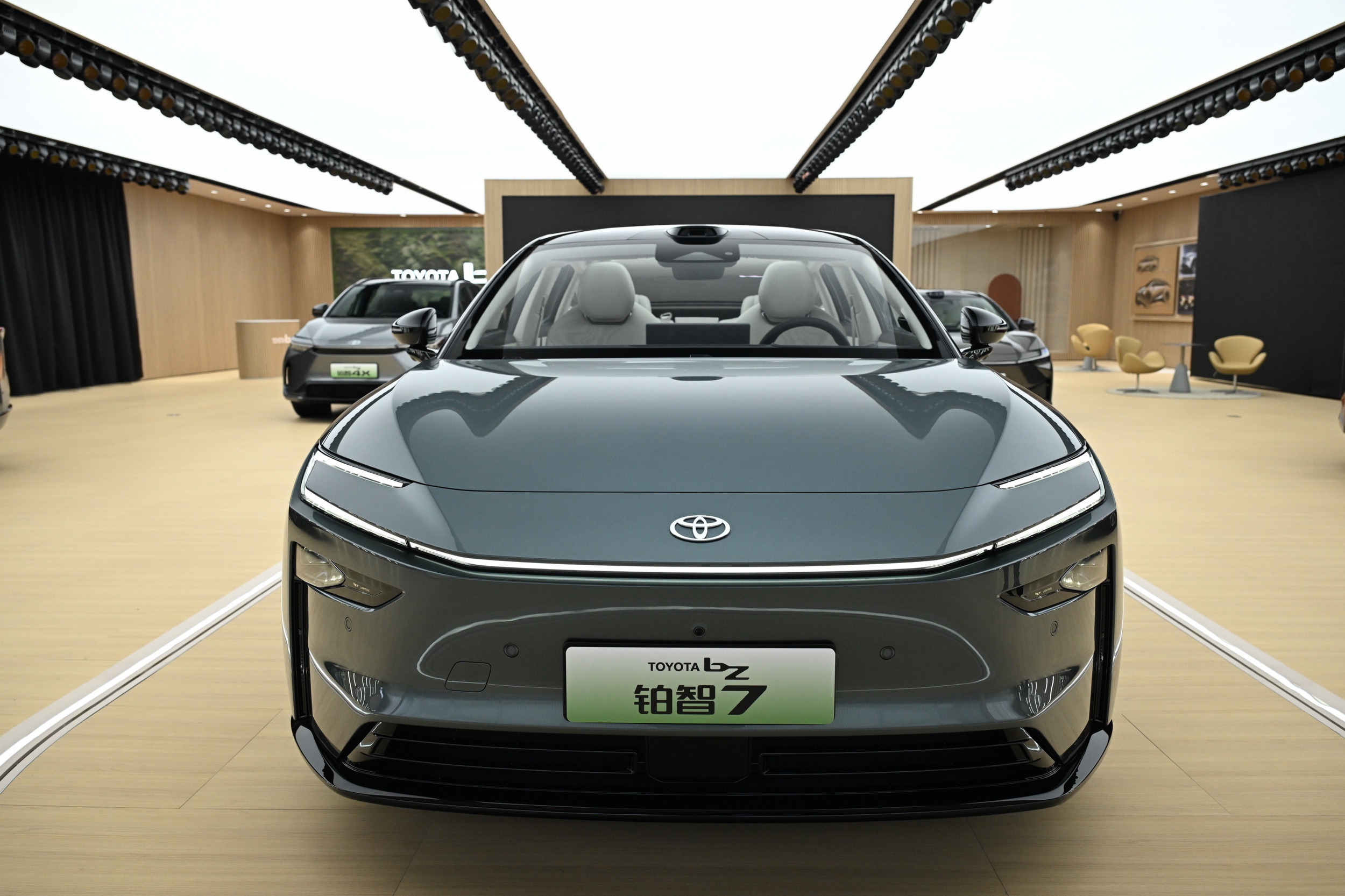 Toyota bZ7 - China (2)