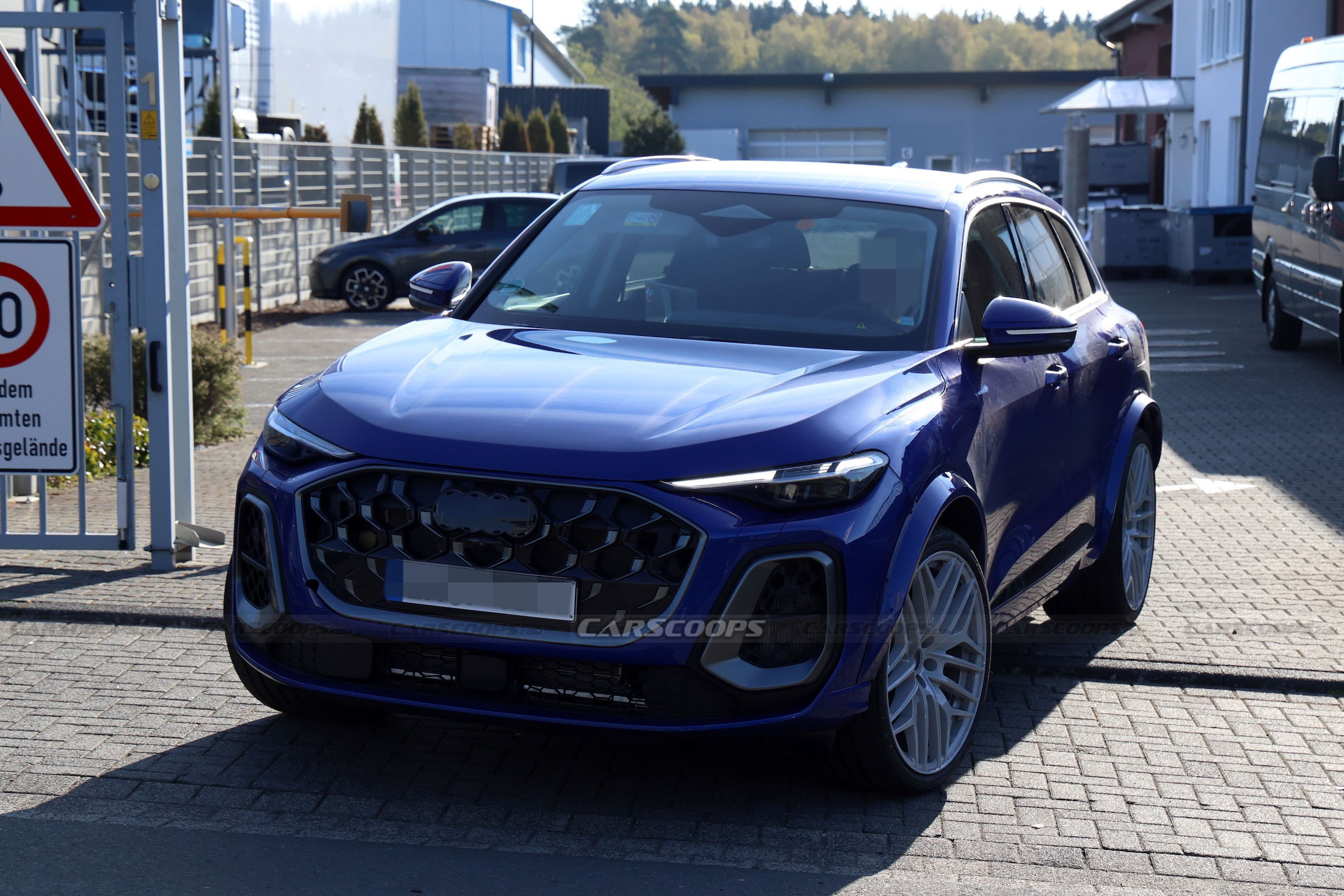 Audi RSQ5 spy shots 00007