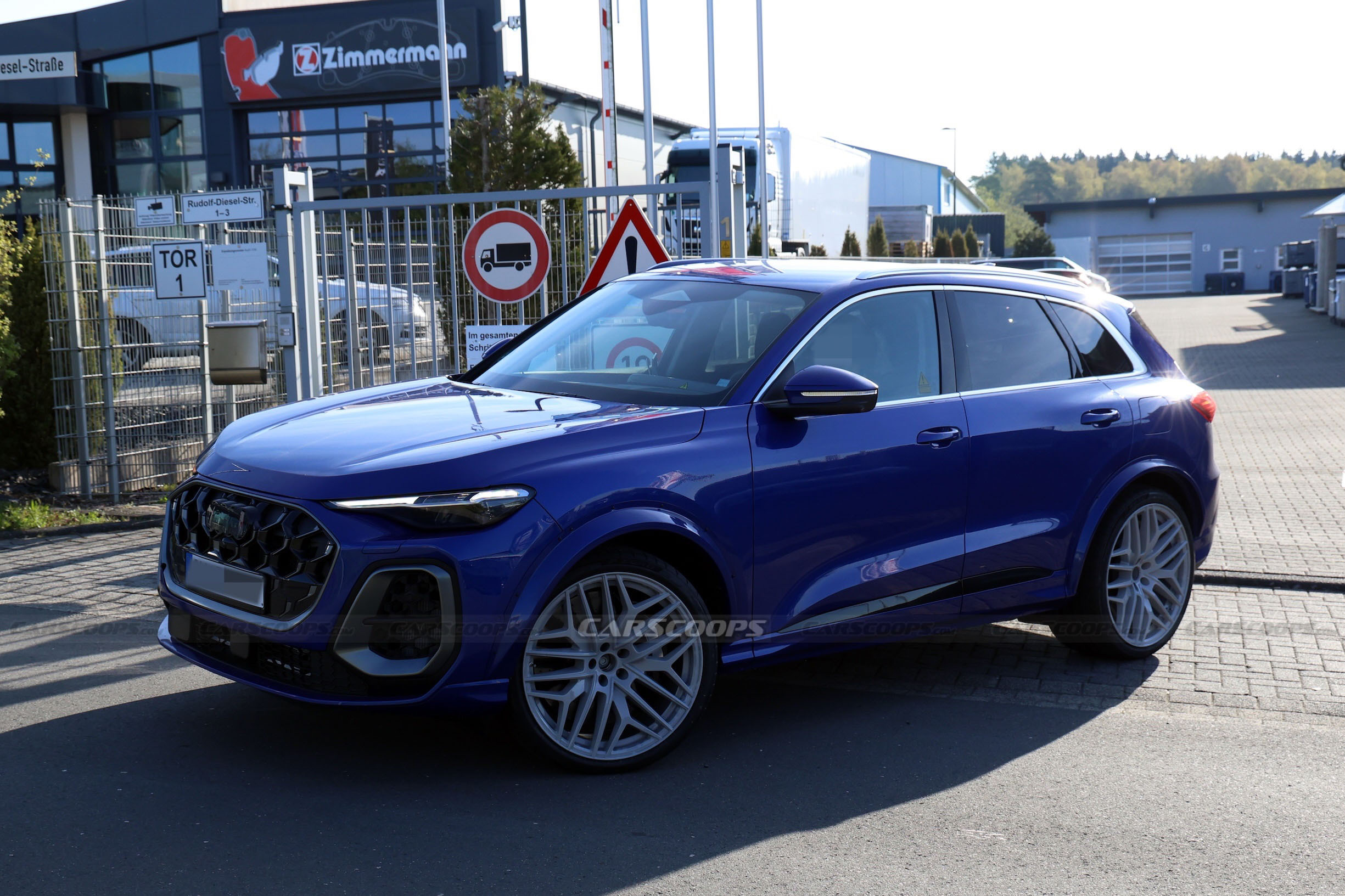 Audi RSQ5 spy shots 00010