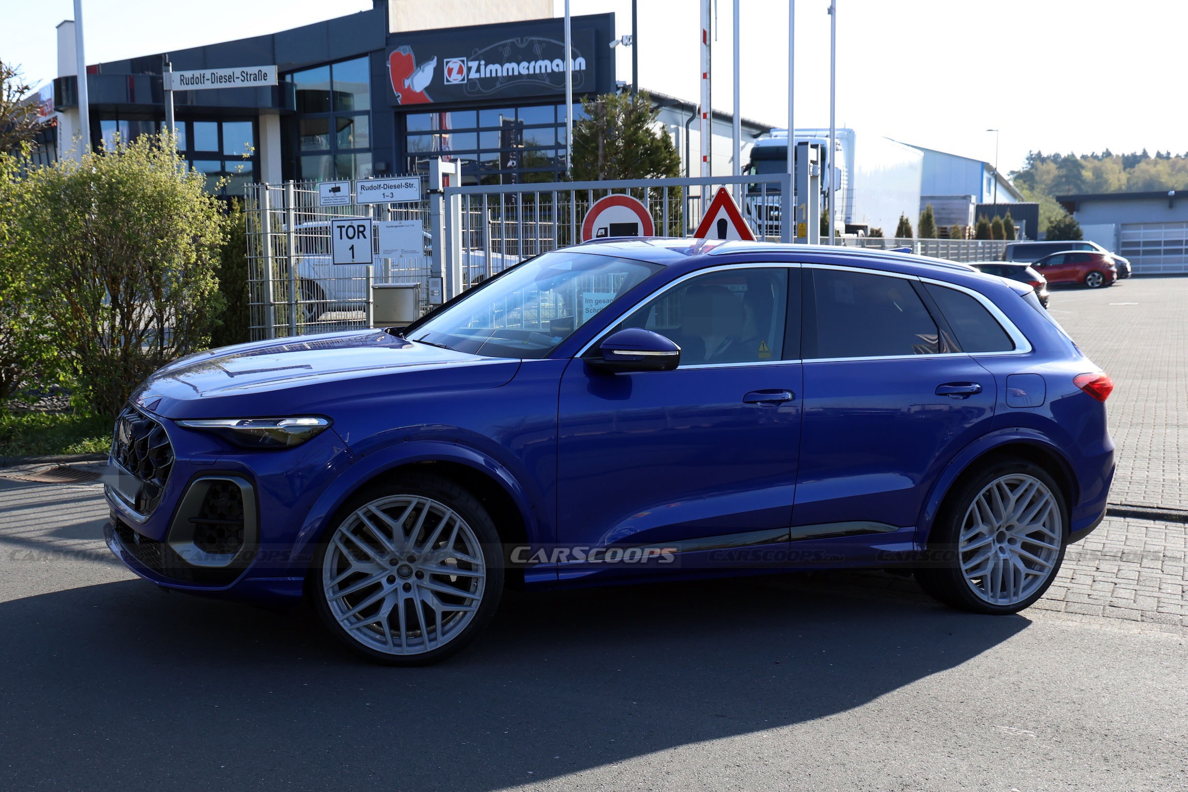 Audi RSQ5 spy shots 00011